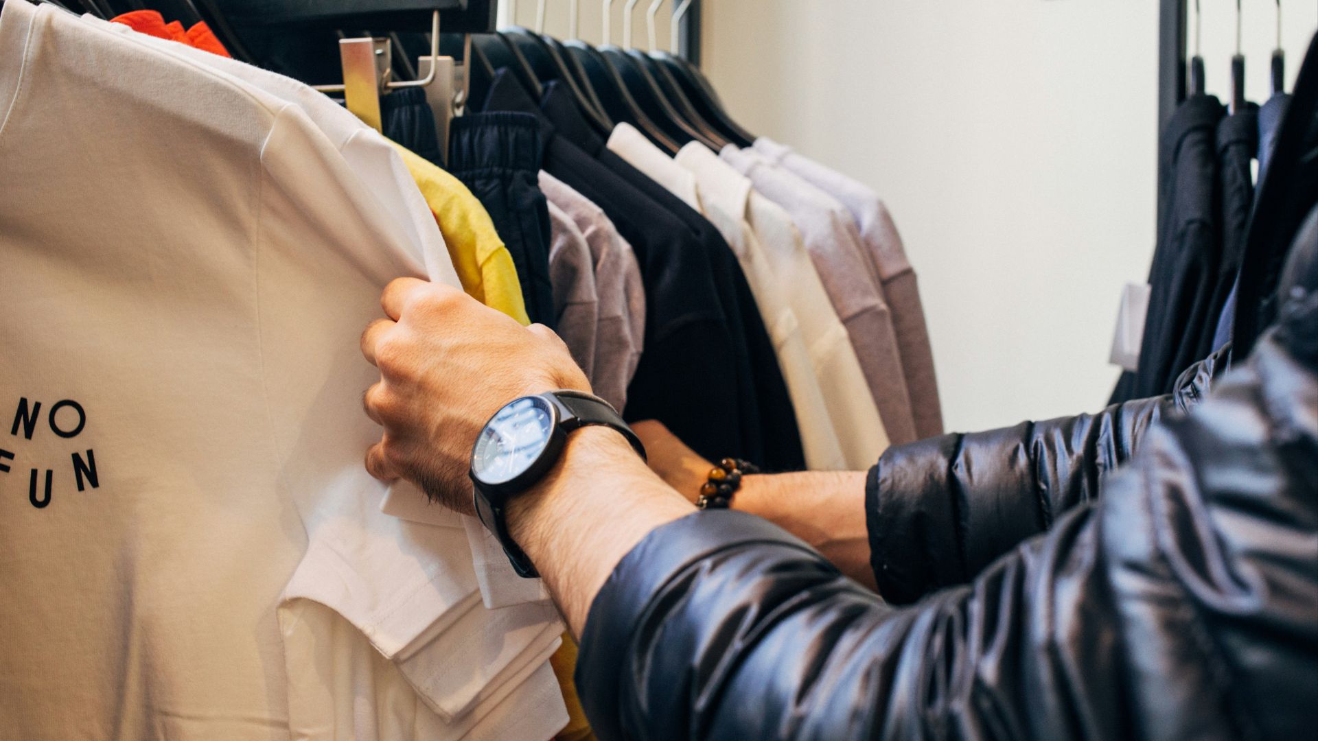14. Vêtements achetés en magasin