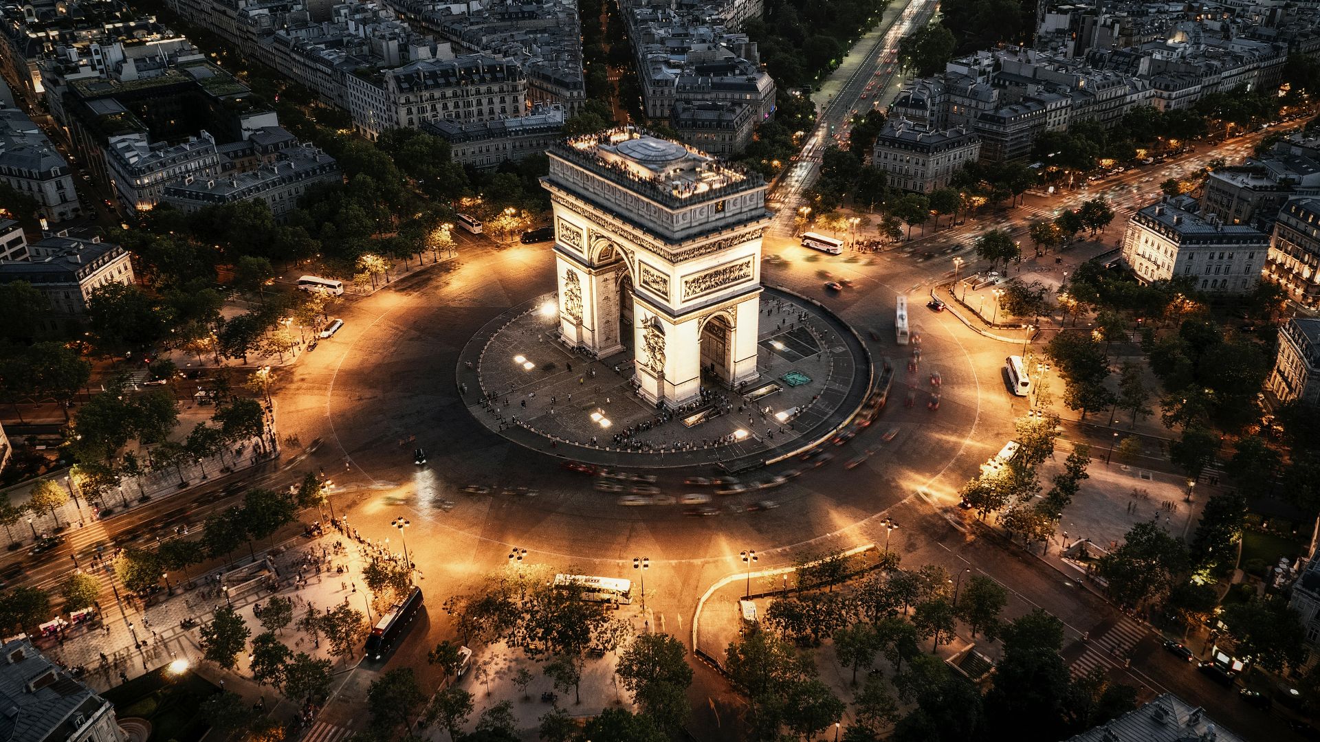 15. L'Arc de Triomphe