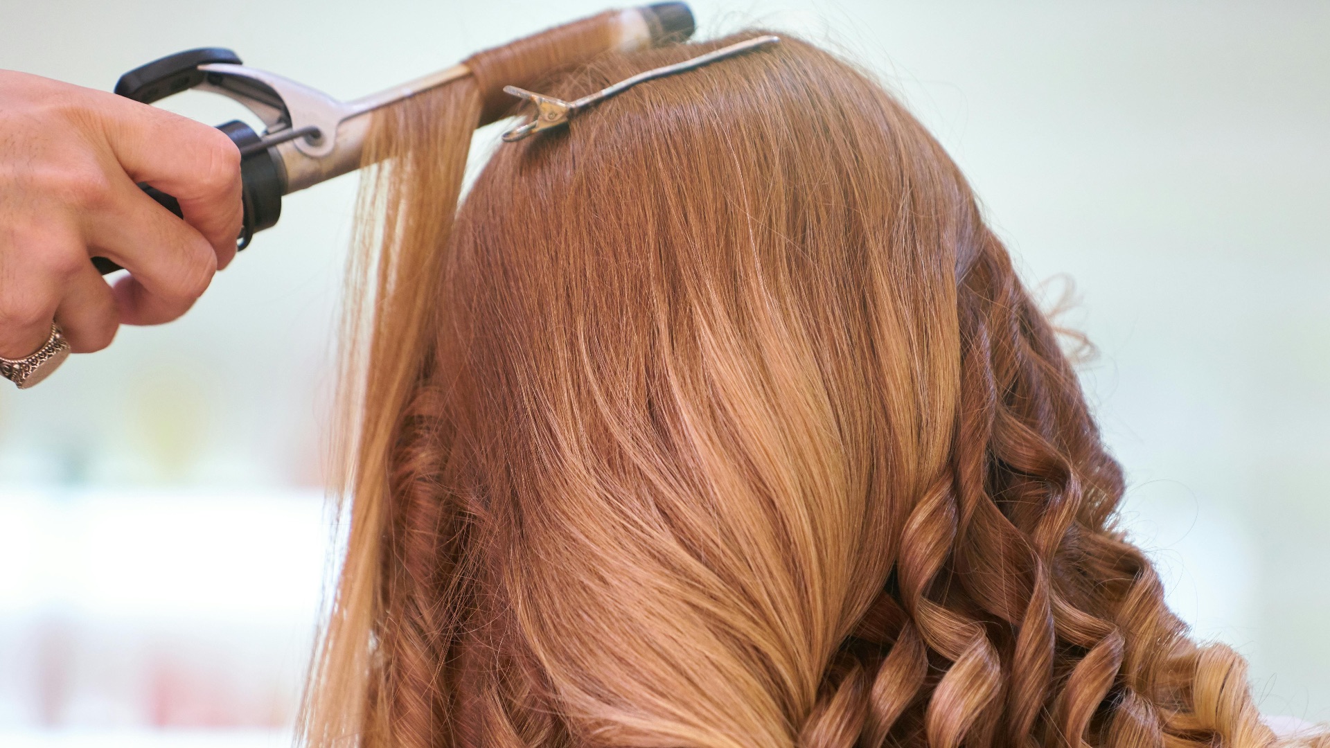 10. Les appareils de coiffure chauffants dessèchent votre cuir chevelu