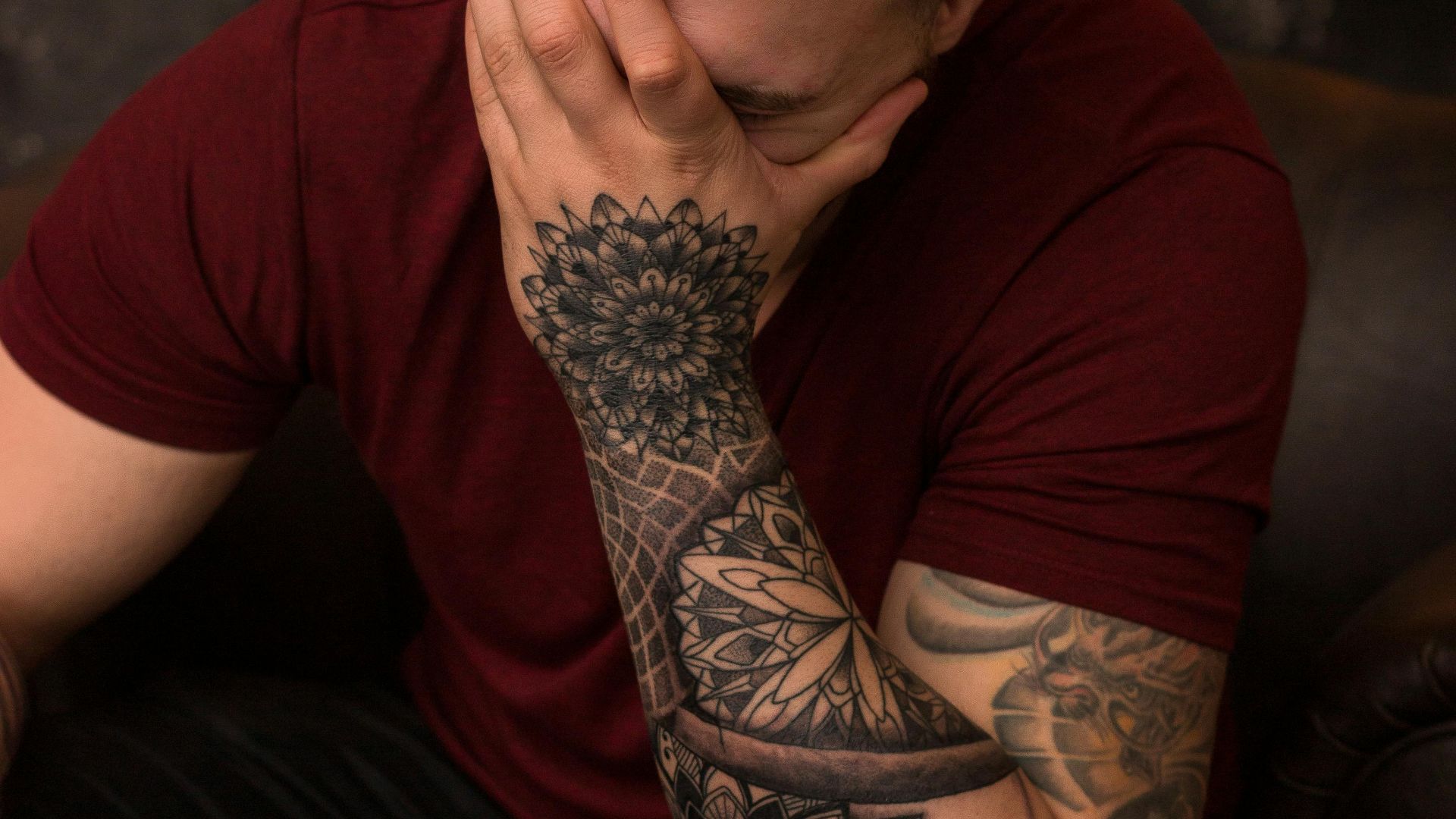 13. Un tatouage sur tout le bras sans thème particulier