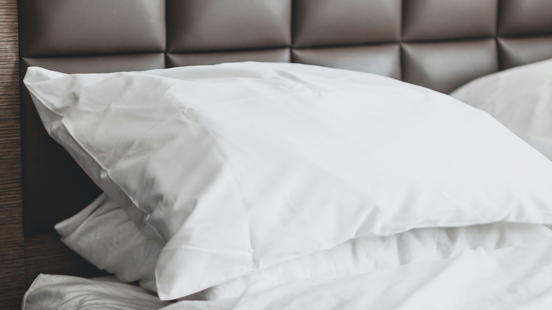 14. Découvrez les bienfaits des taies d'oreiller en soie