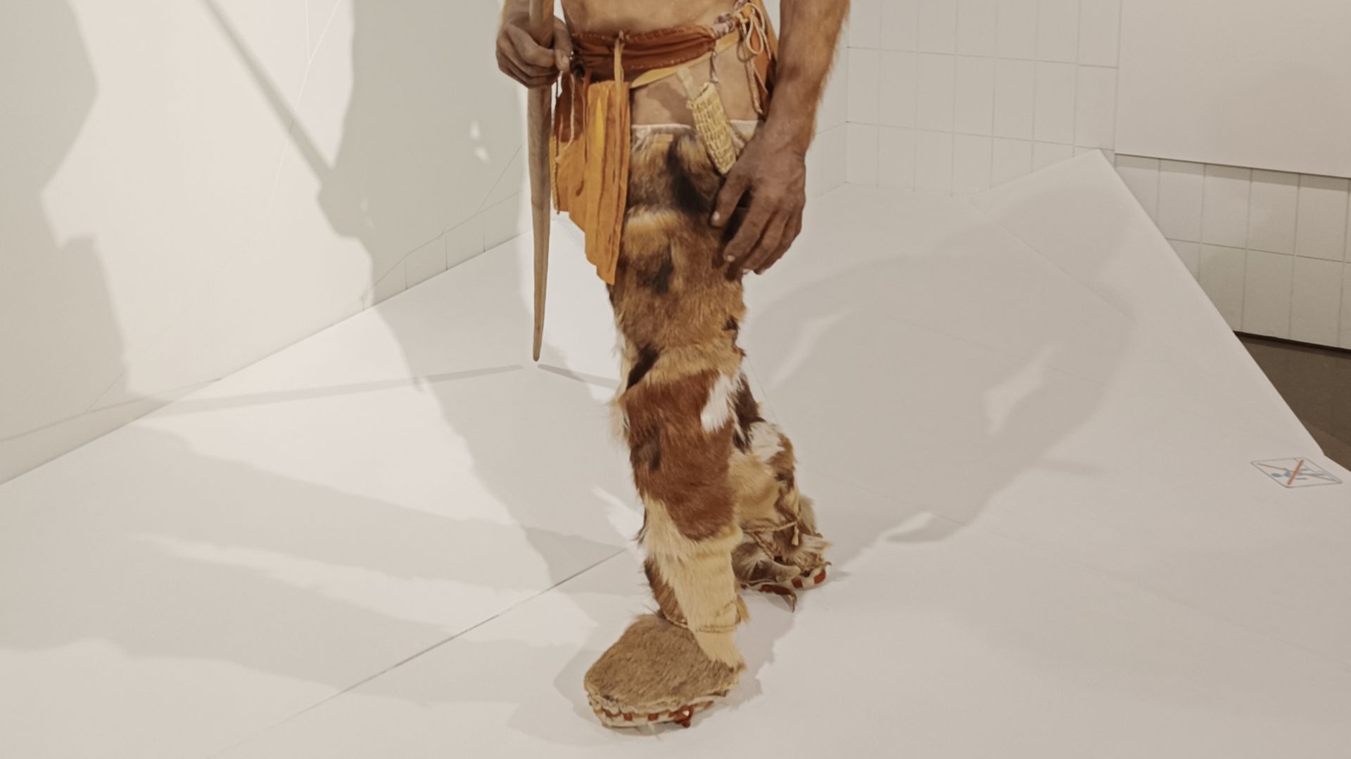 10. Les jambières en cuir de chèvre d’Ötzi