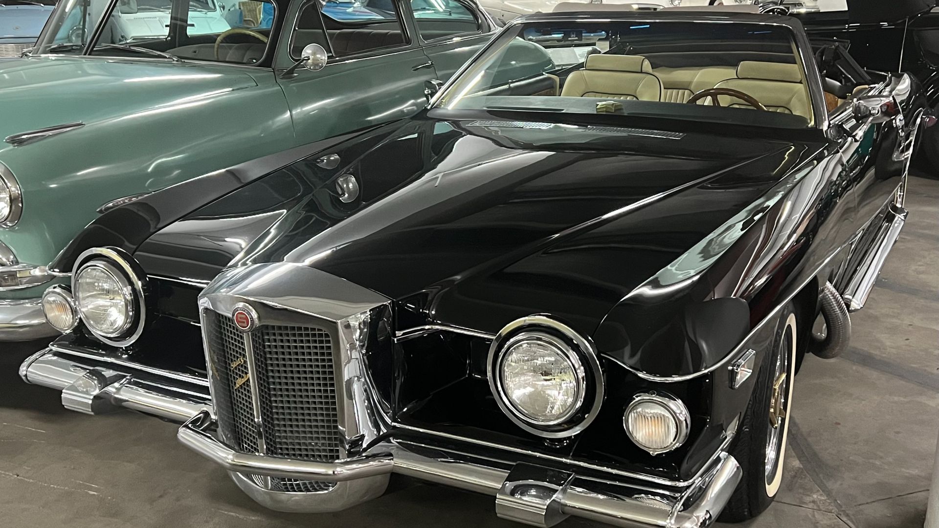19. Stutz Blackhawk