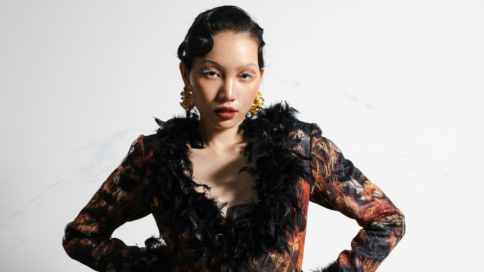 7. Robes ornées de plumes
