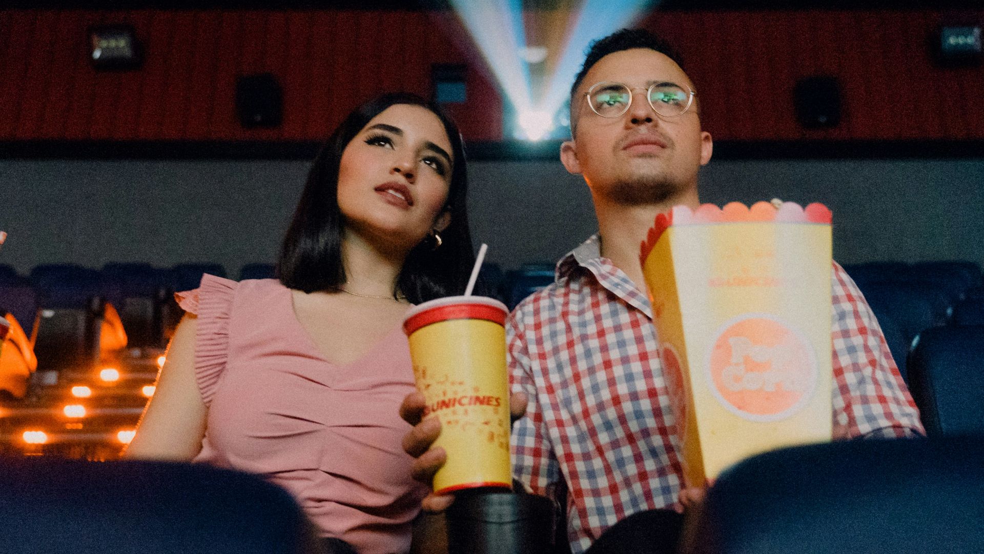 10. Discuter tout au long du film