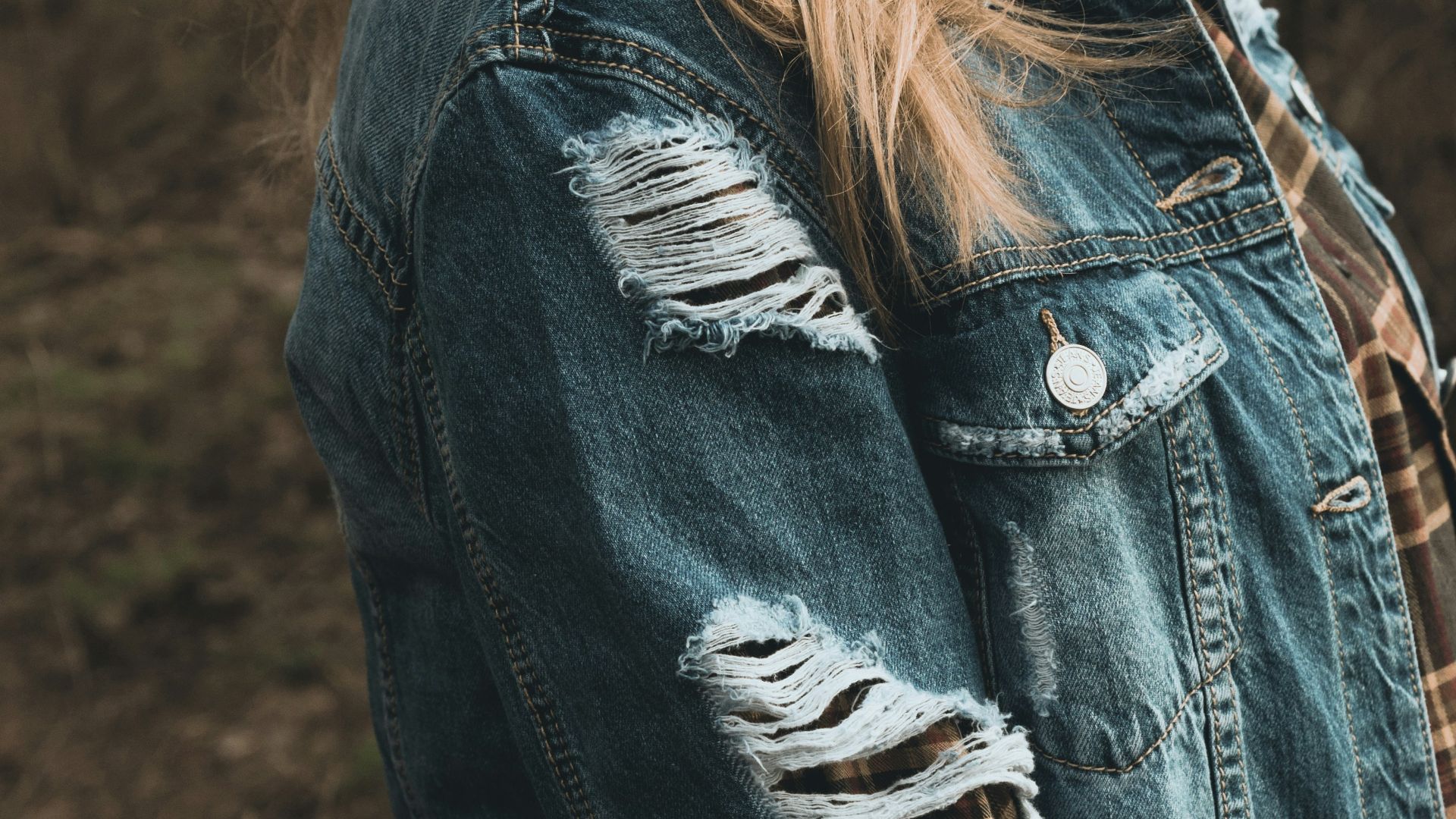 2. Vestes en jean très usées