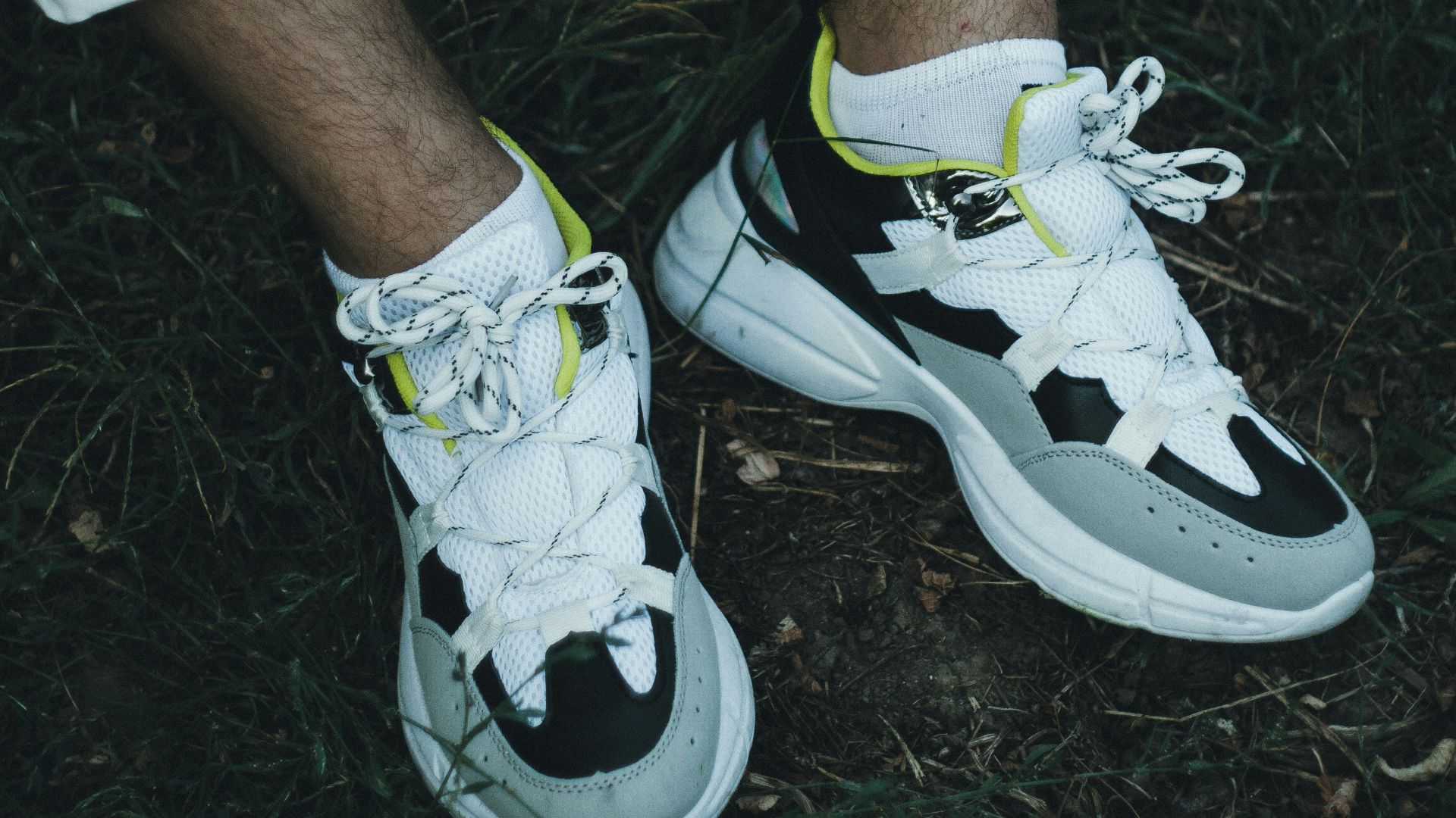 4. Des baskets « dad sneakers » trop massives