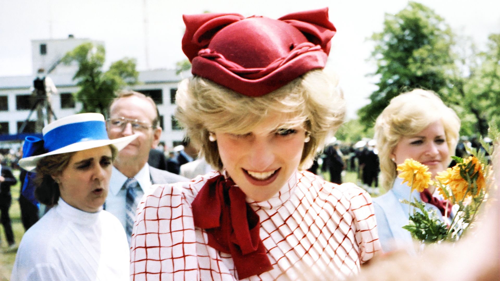 12. La « robe de la compassion » de la princesse Diana