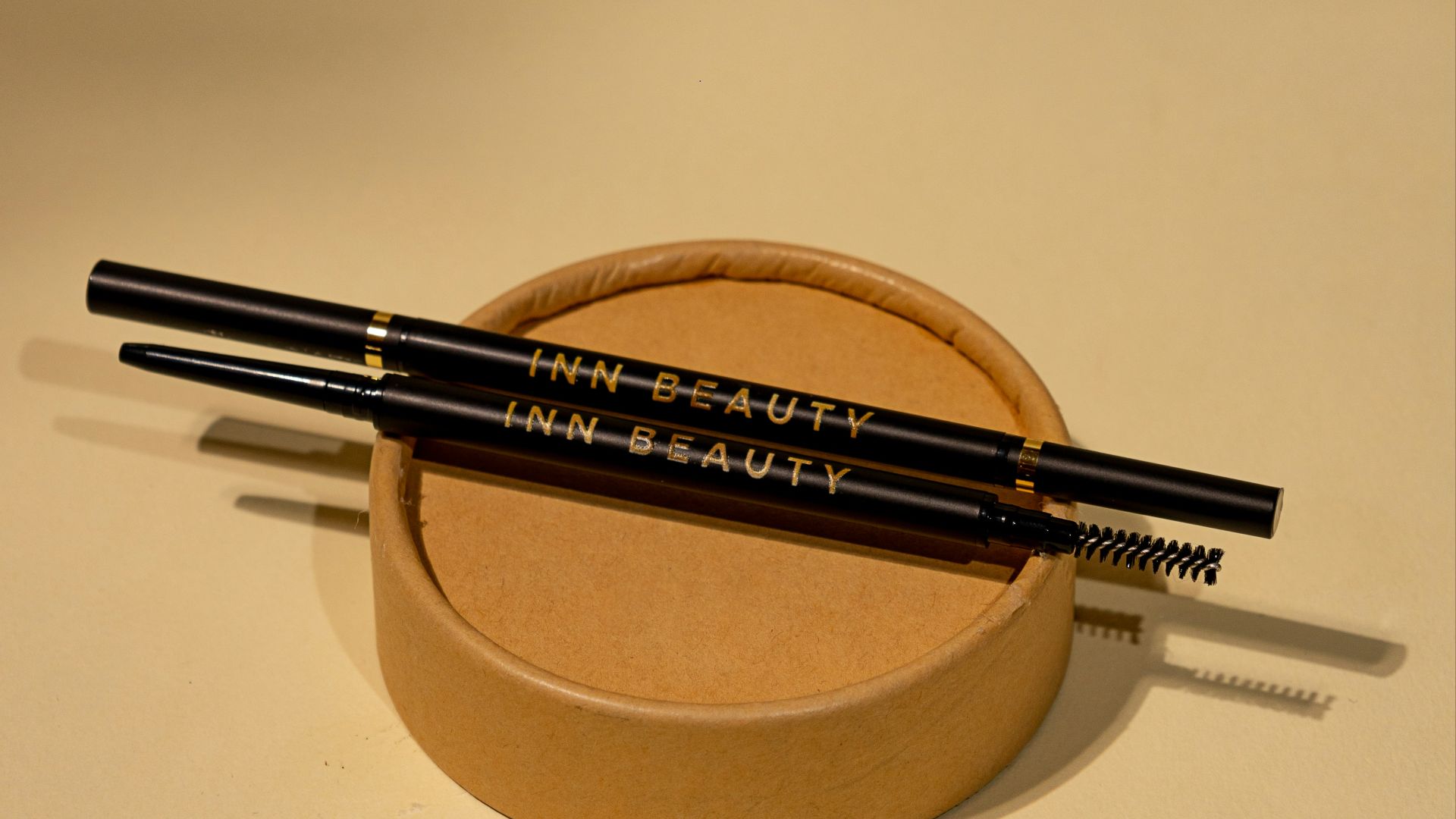9. Un produit incontournable pour les sourcils