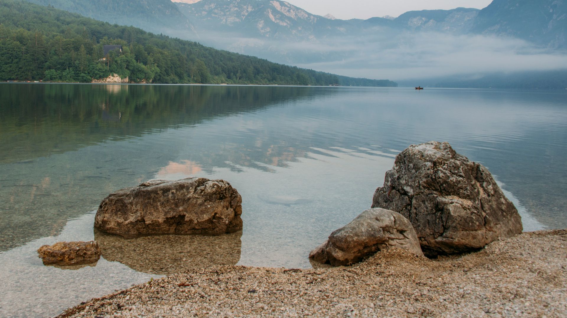 8. Identification de la femme non identifiée retrouvée au bord du lac après des difficultés liées aux dégâts causés par l'eau