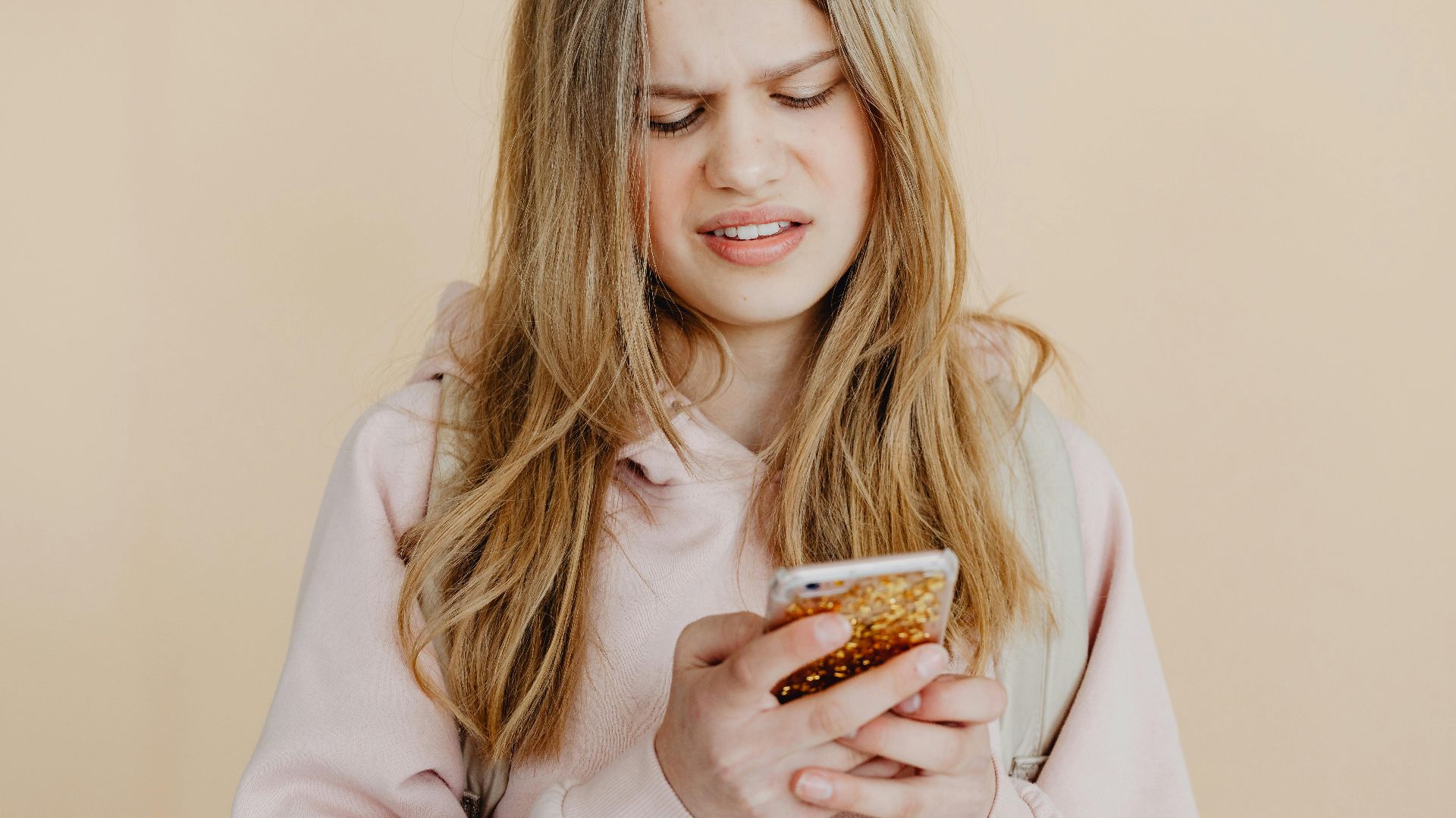 10 messages « réconfortants » qui sont en réalité dédaigneux… et 10 qui aident vraiment