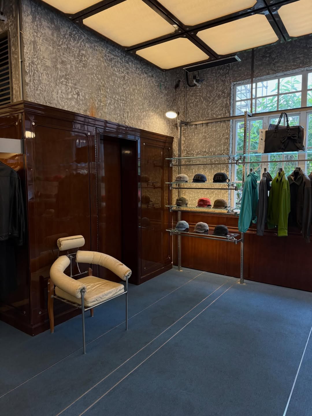 Dans une boutique!