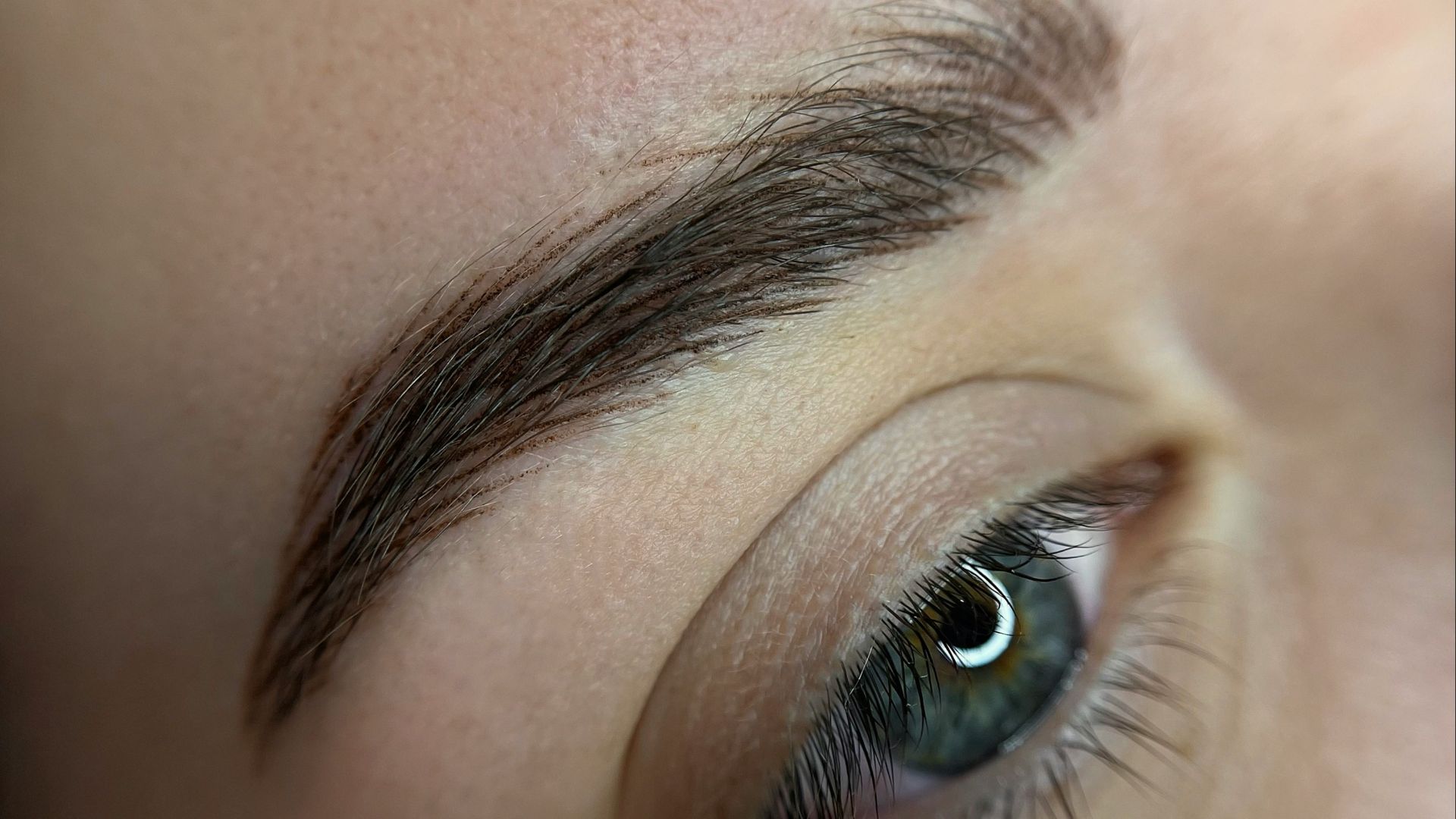 2. Des sourcils bien dessinés