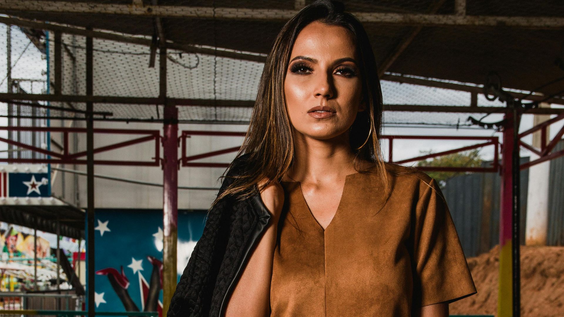 6. Le daim confère aux vêtements une texture riche