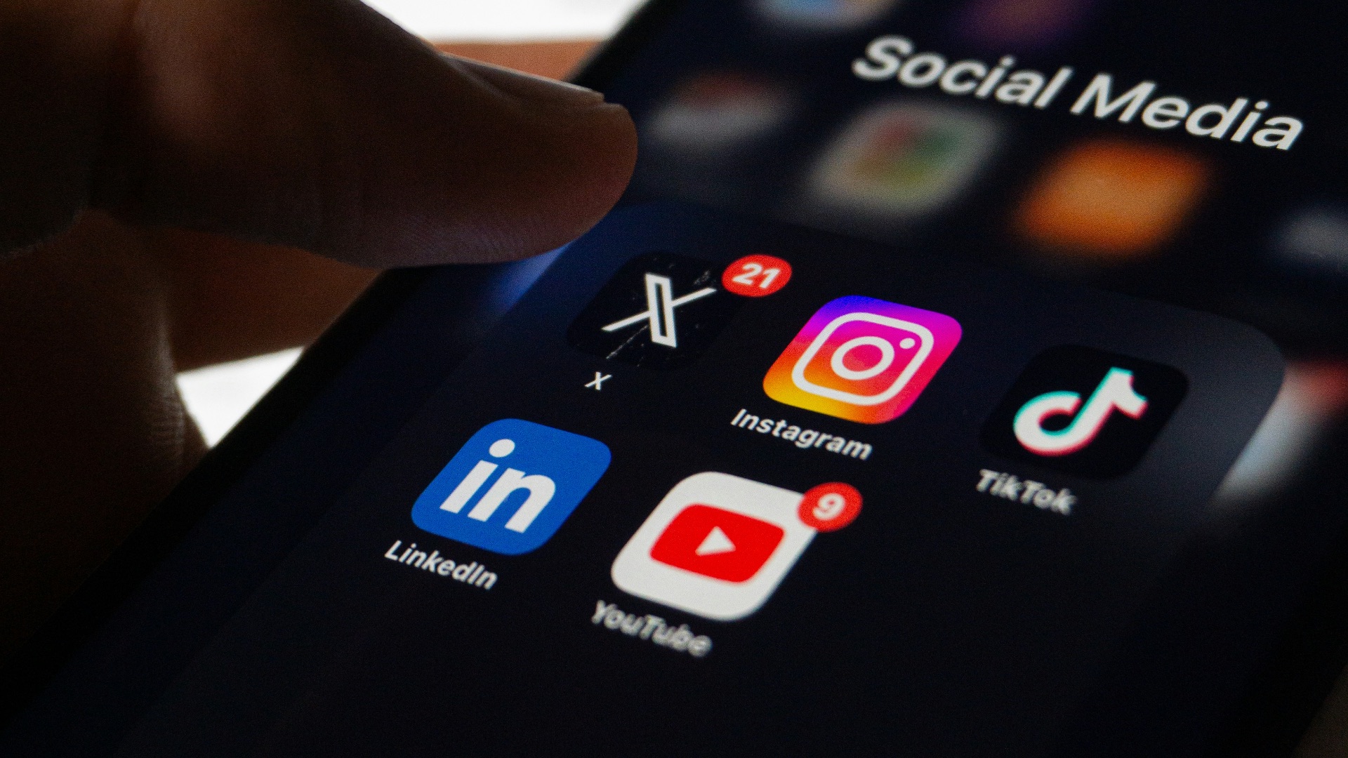8. Utilisation abusive des réseaux sociaux
