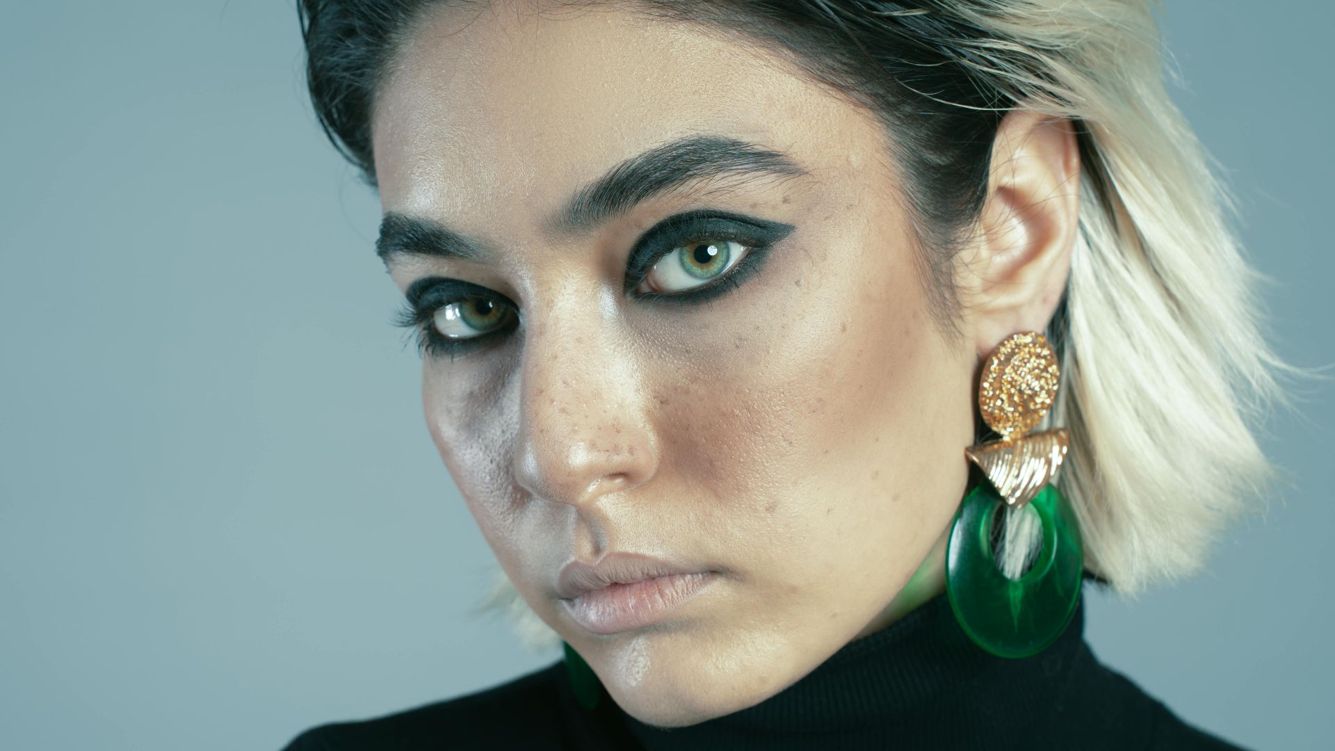 1. Un trait d'eyeliner noir épais tout autour
