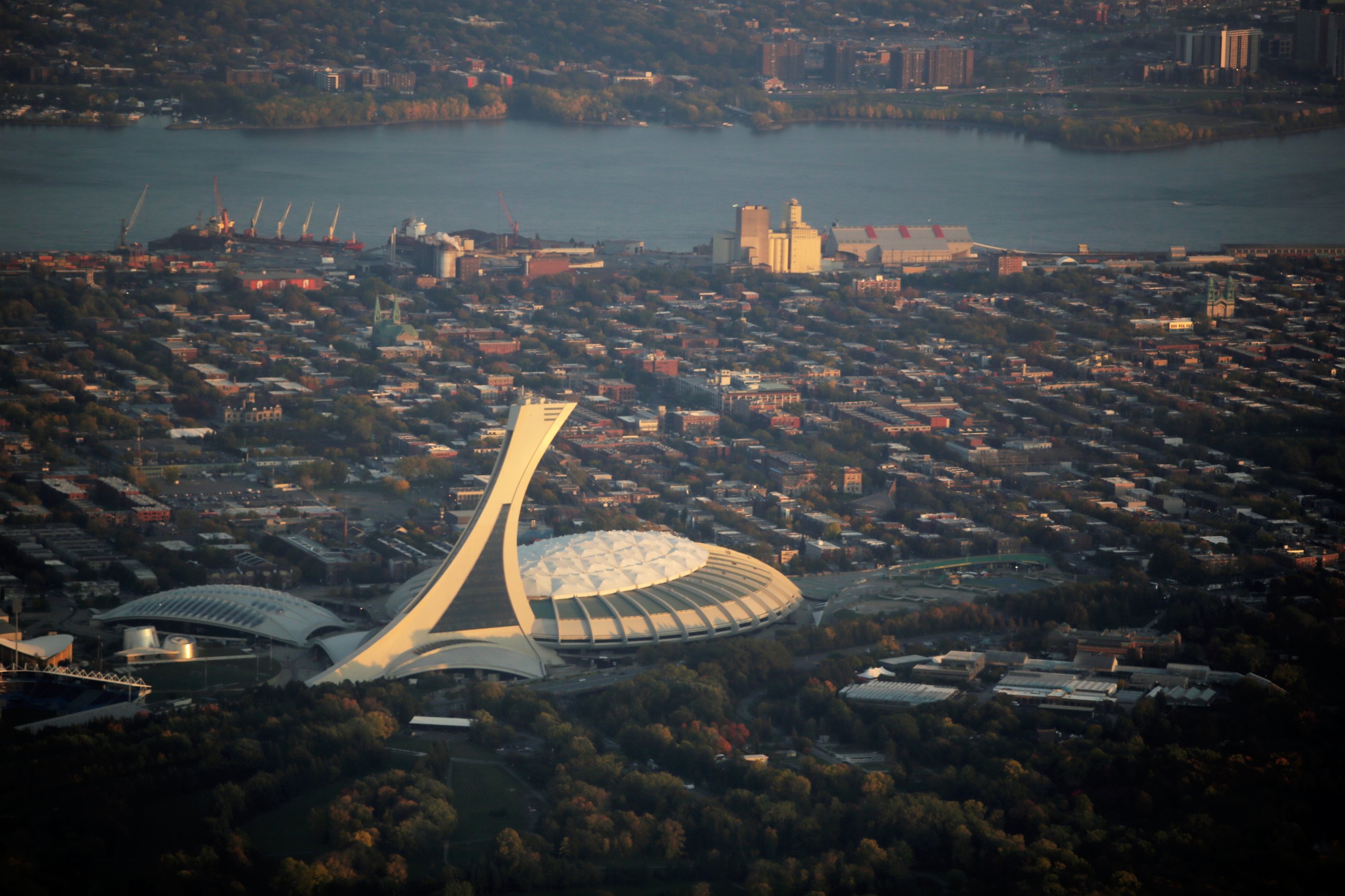 Replacing the roof without renovating the interior: the inconsistency of the Olympic Stadium