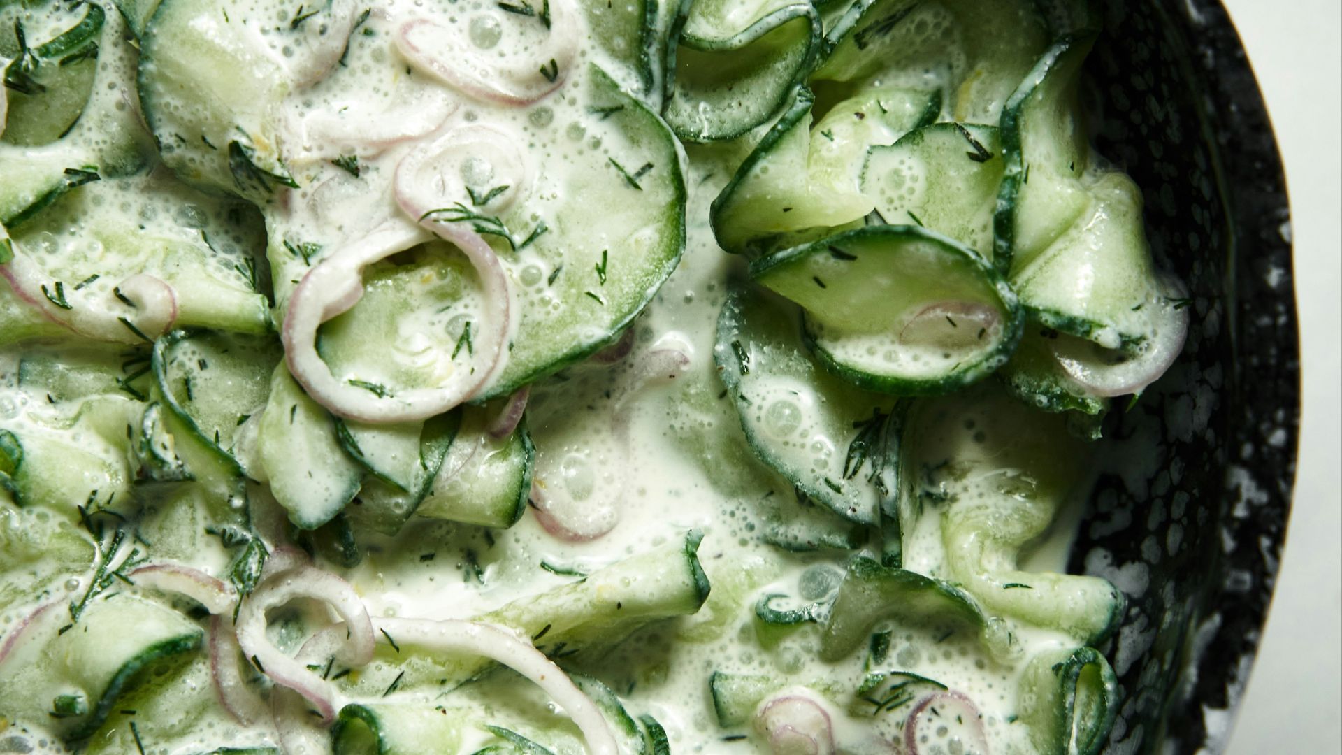 13. Salade de concombres au yaourt et à l'aneth