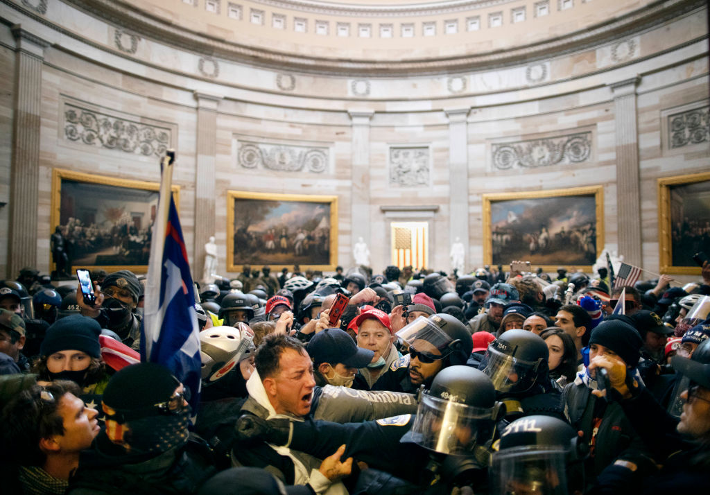 Des agents blessés lors de l’attaque du 6 janvier intentent un procès pour bloquer le fonds d’indemnisation de l’administration Trump