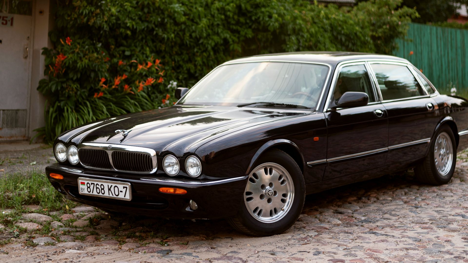 10. Jaguar XJ