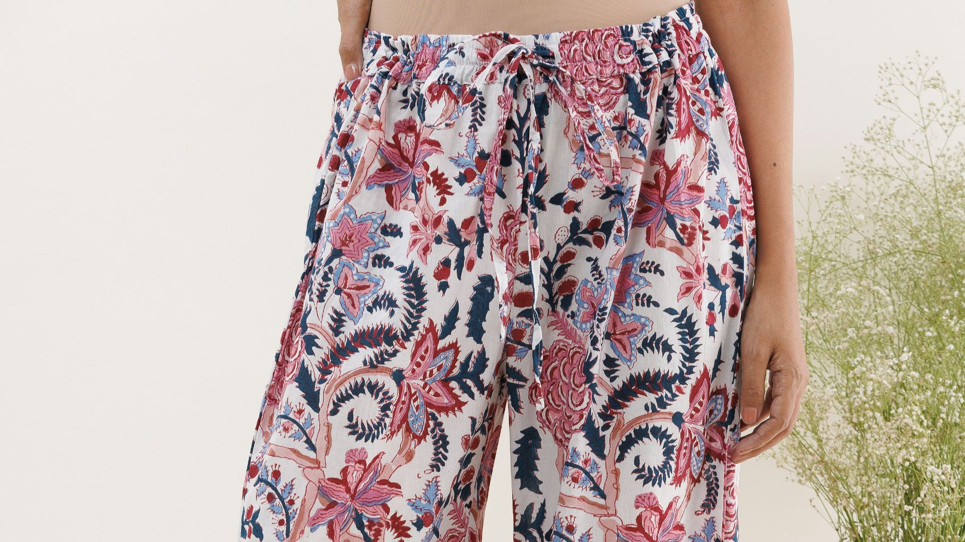 18. Pantalon imprimé à taille élastiquée