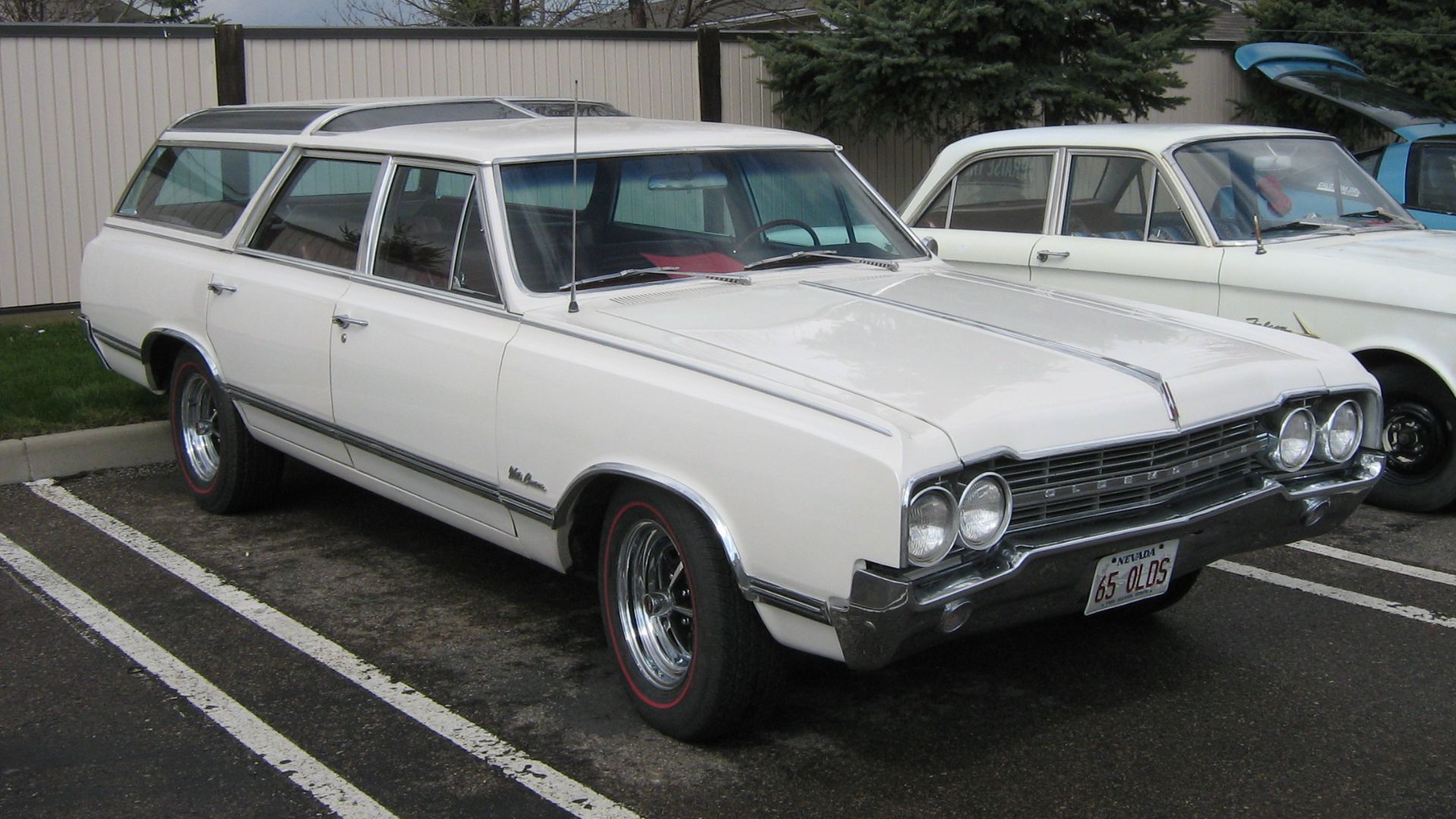 5. Oldsmobile Vista Cruiser