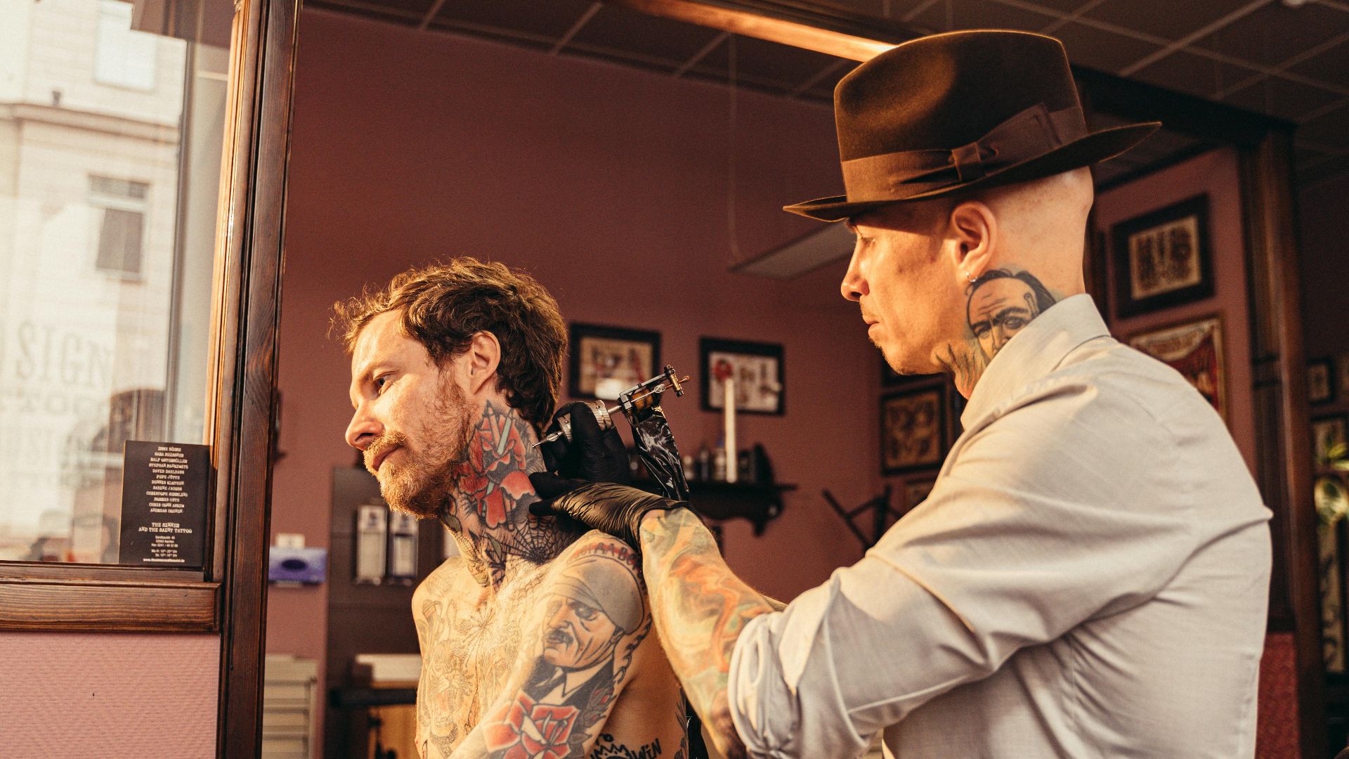 10. Un tatouage dans la nuque avec l'inscription « Blessed »