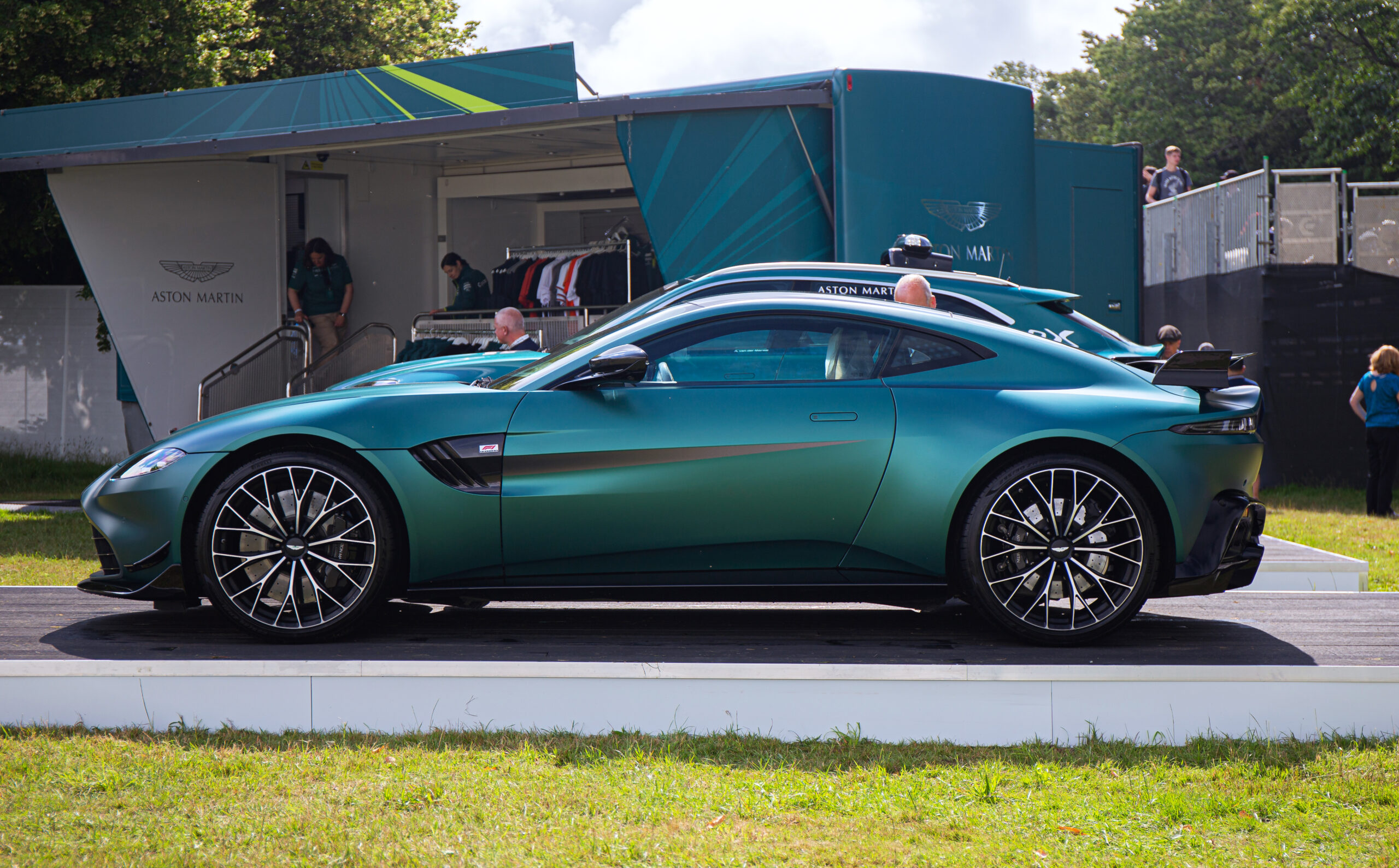 Aston Martin DB11