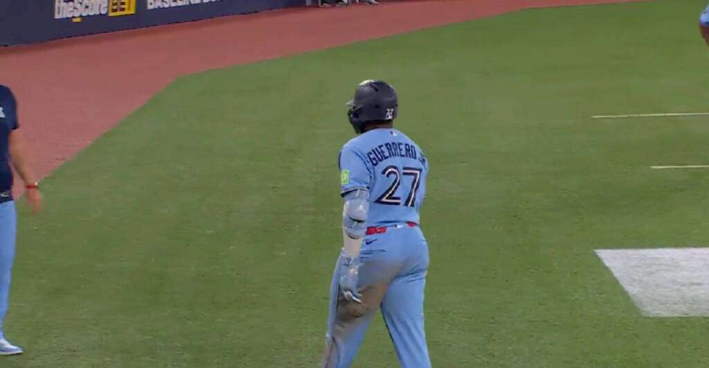 Injury: Vladimir Guerrero Jr. and Dylan Cease leave the game