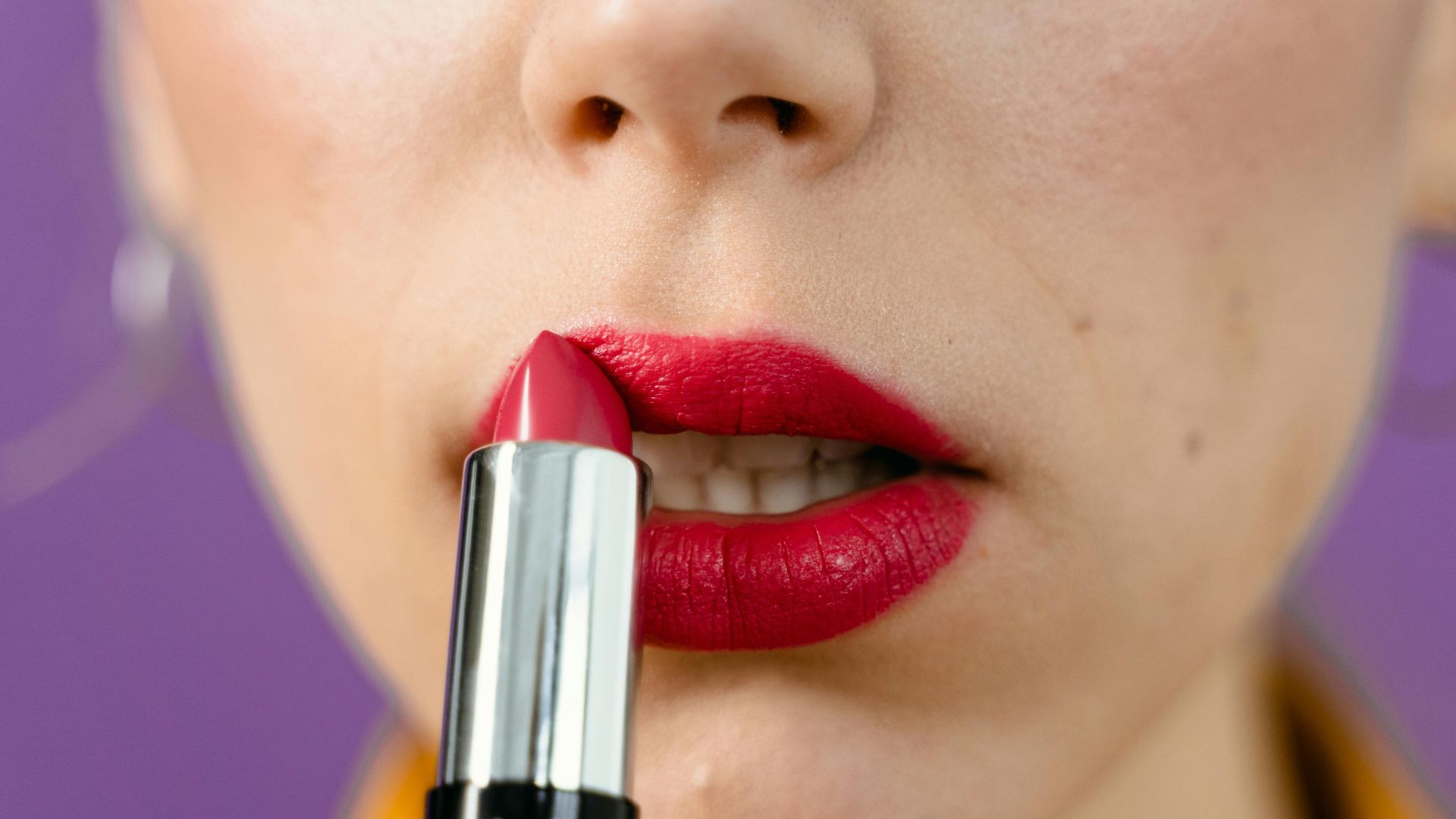1. Rouge à lèvres rouge