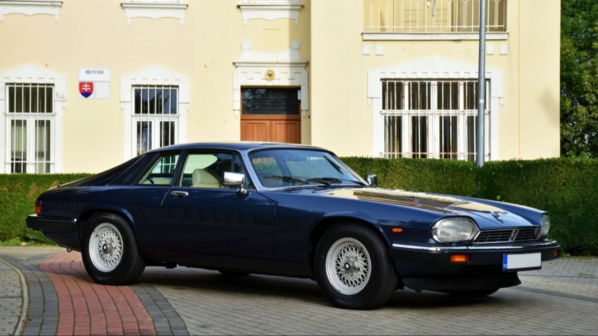 3. Jaguar XJ-S