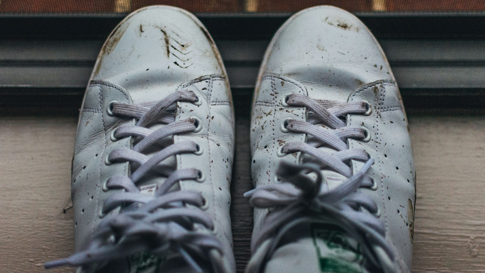 1. Des baskets usées qui ont fait leur temps