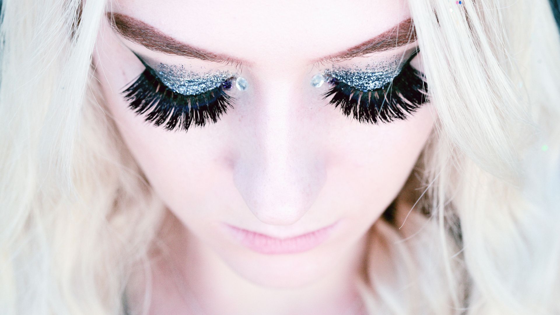 Faux cils volumineux