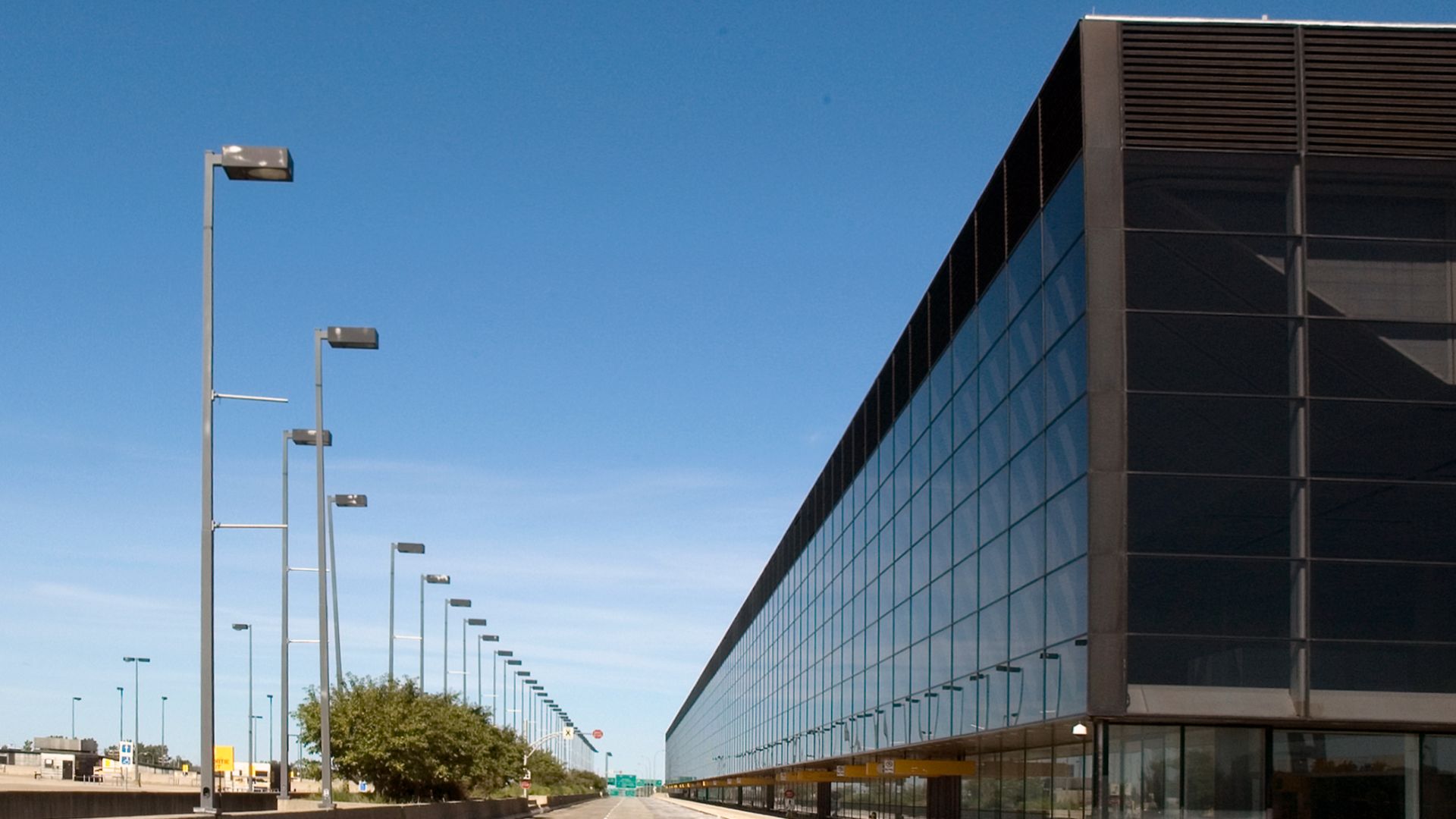 6. Aéroport de Montréal-Mirabel