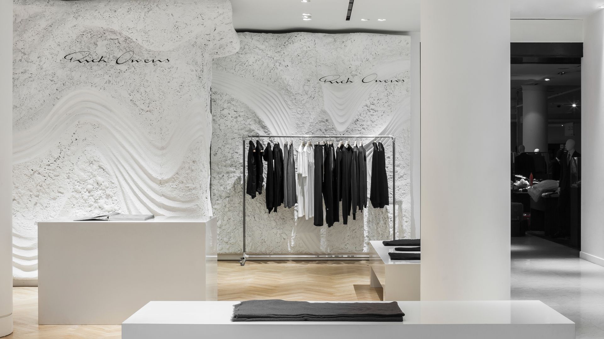 17. Les drapés avant-gardistes de Rick Owens