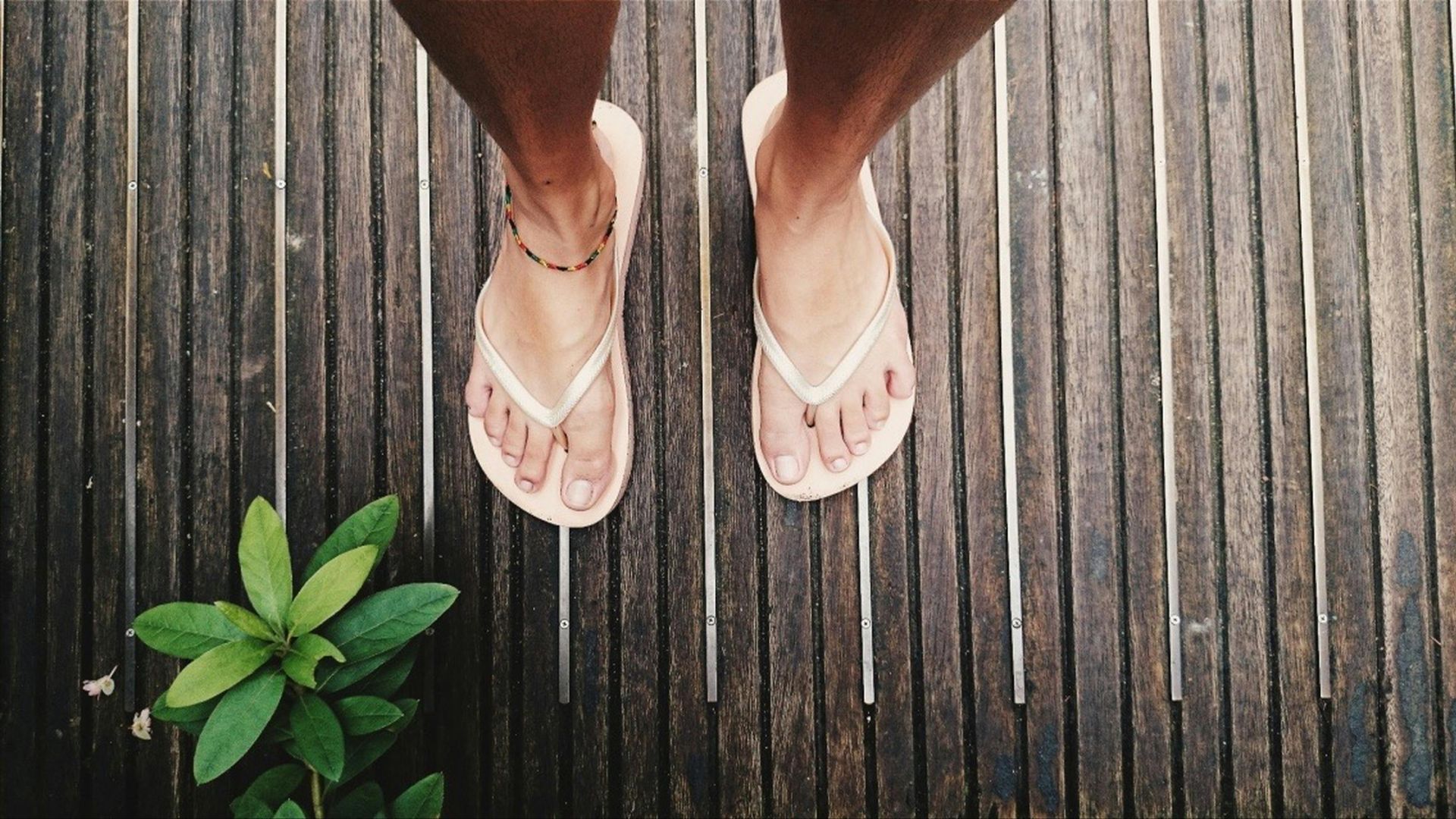 7. Les tongs au travail