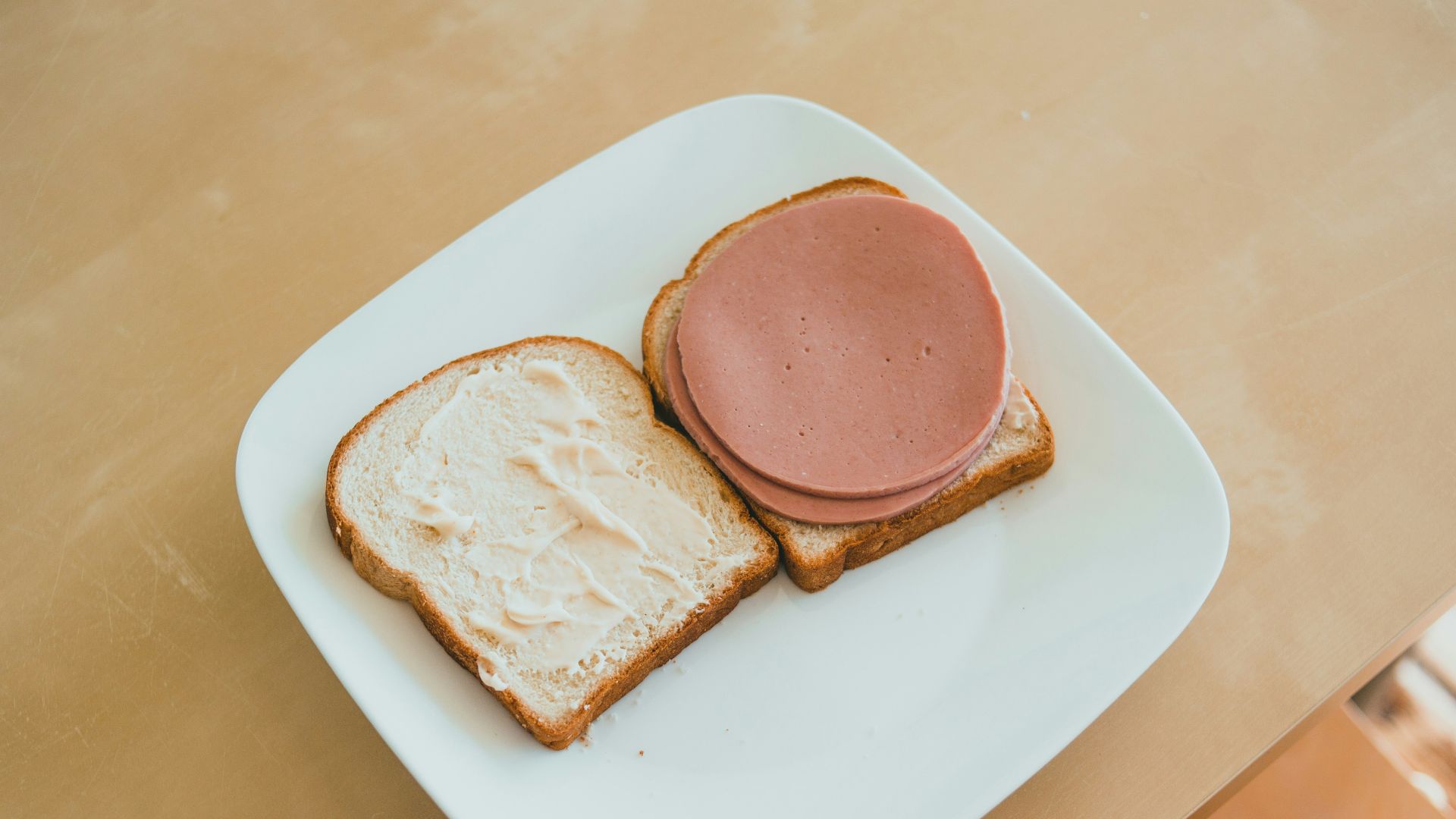 15. Sandwichs à la mortadelle frite