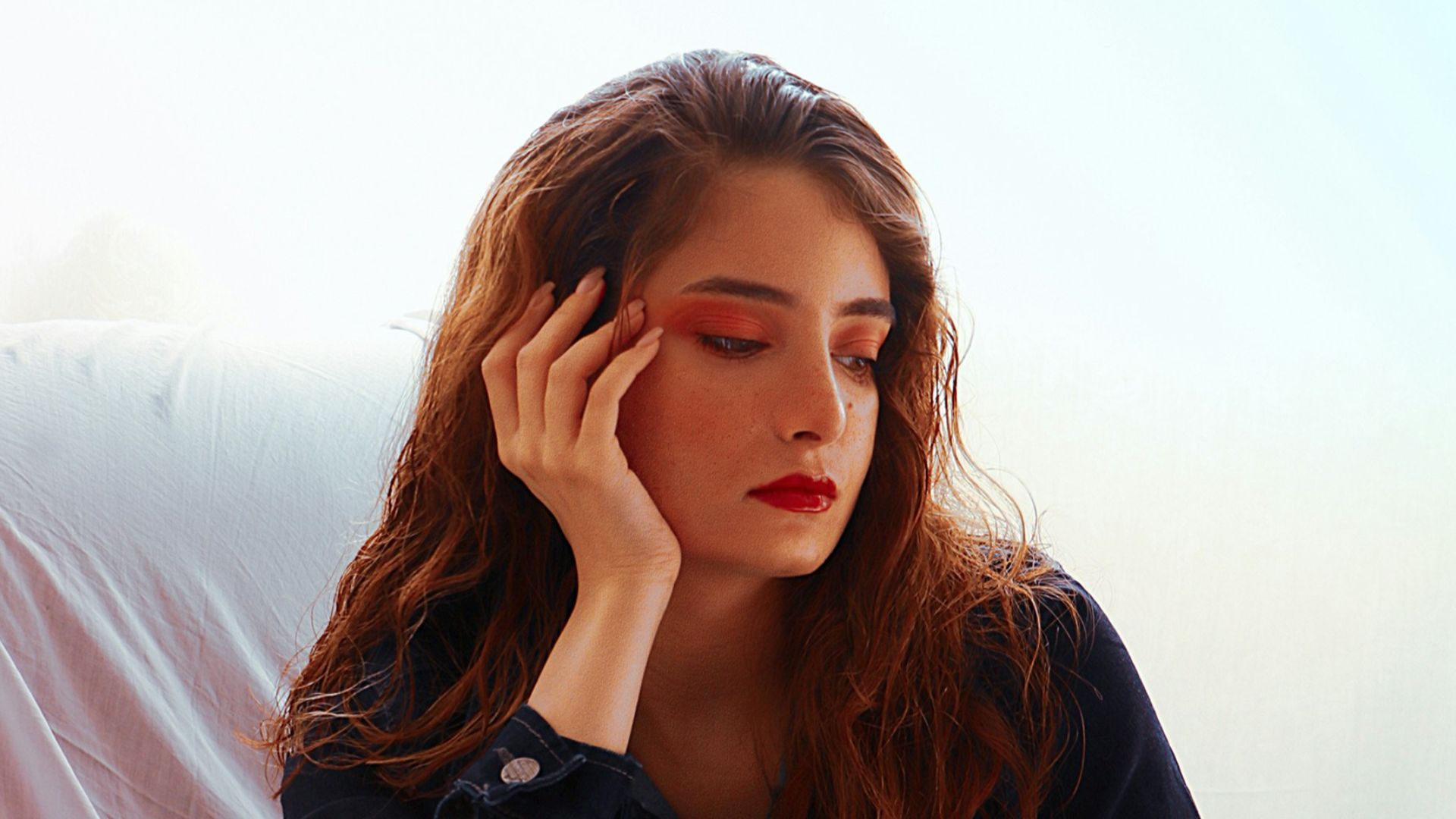 4. Elle cesse de te donner des petits coups pour attirer ton attention