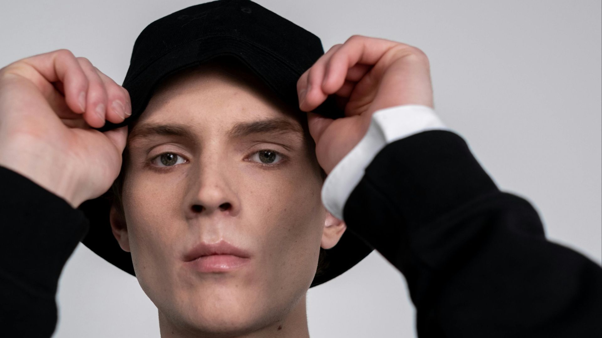 9. Un chapeau porté comme un mécanisme de défense