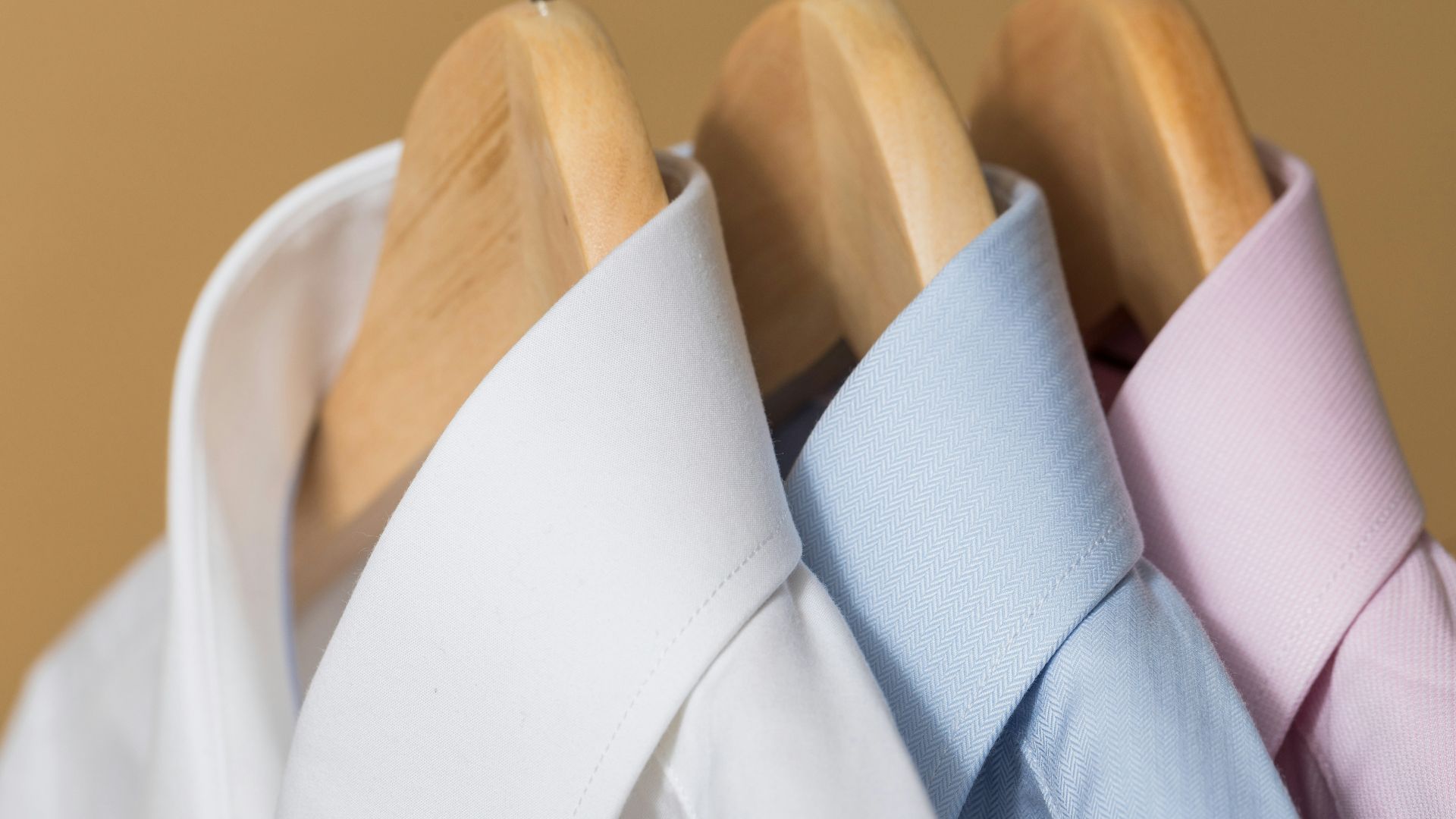 8. Chemises boutonnées : un style intemporel