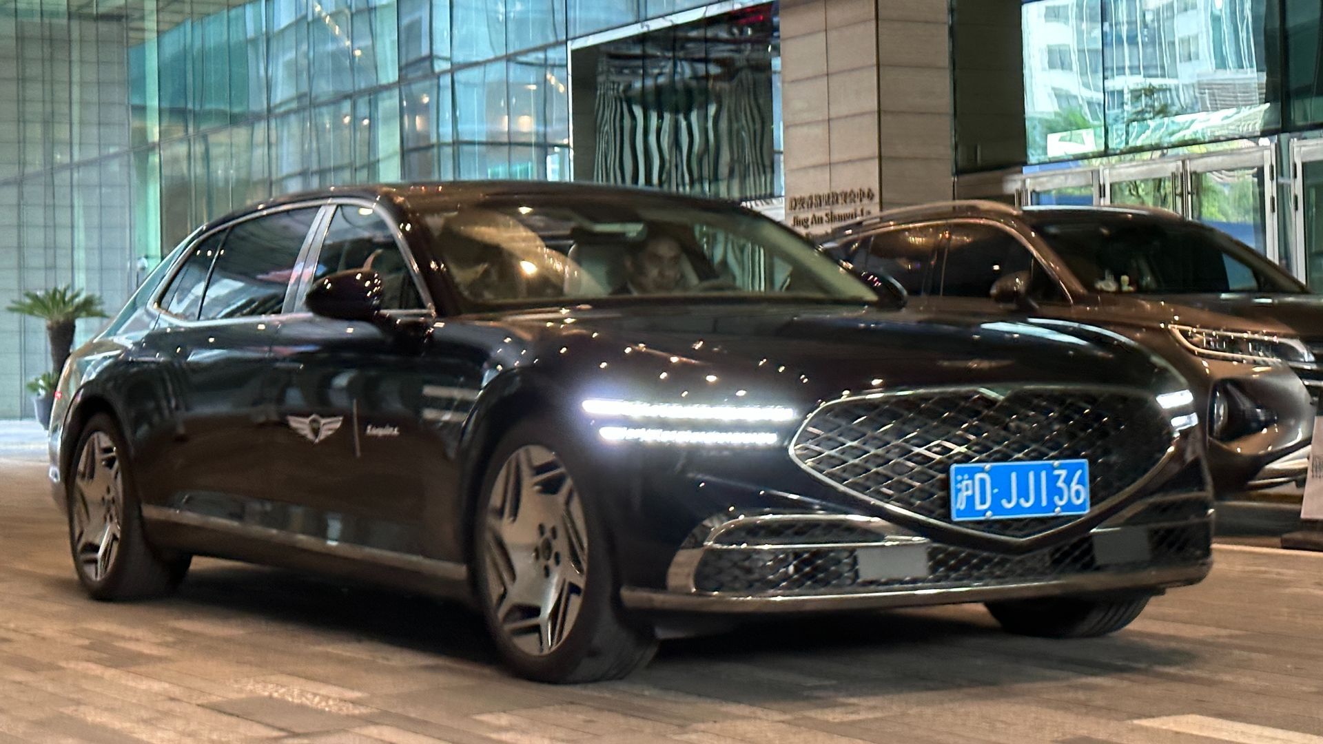 12. Genesis G90