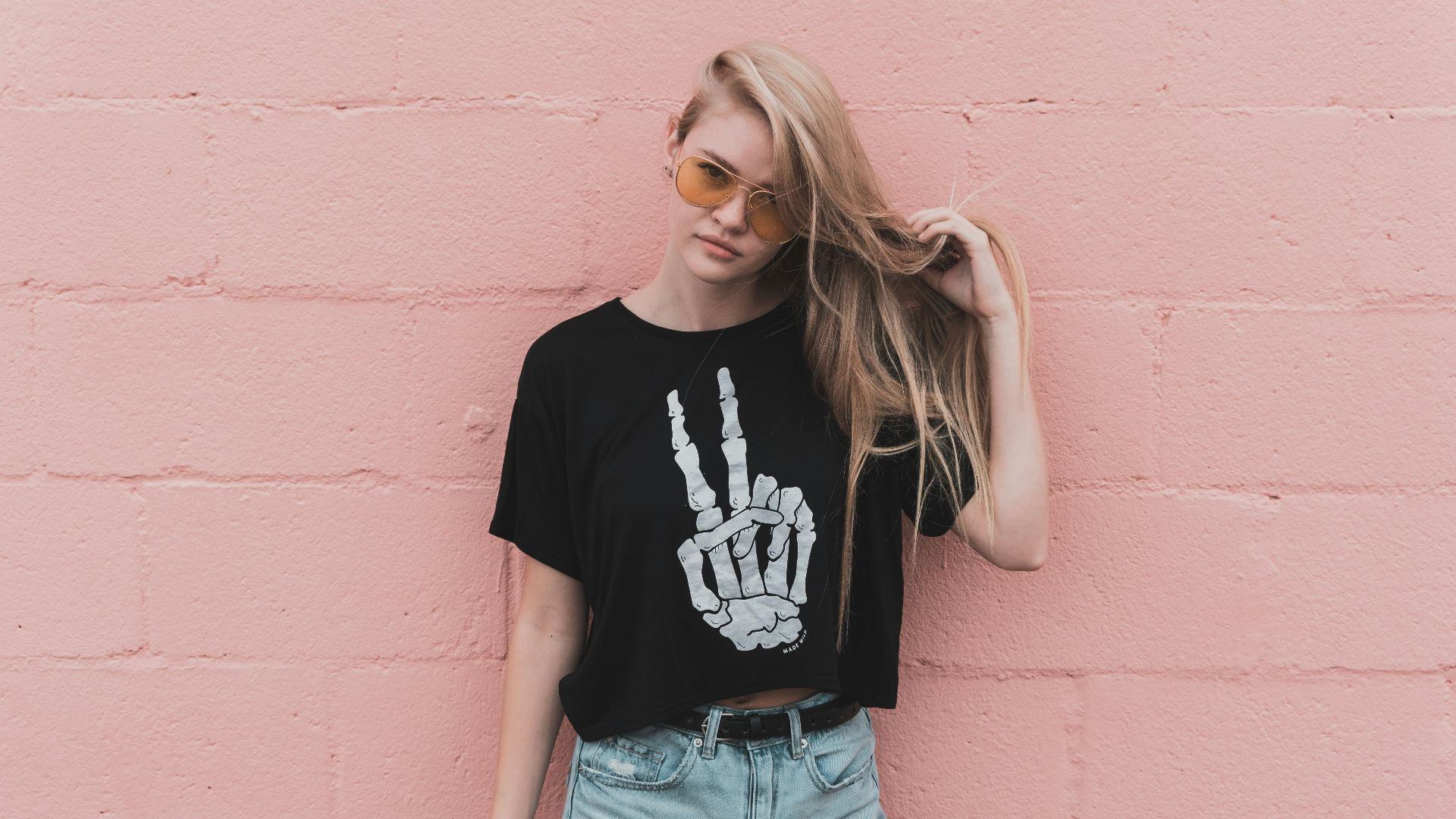 2. T-shirts à motifs inappropriés
