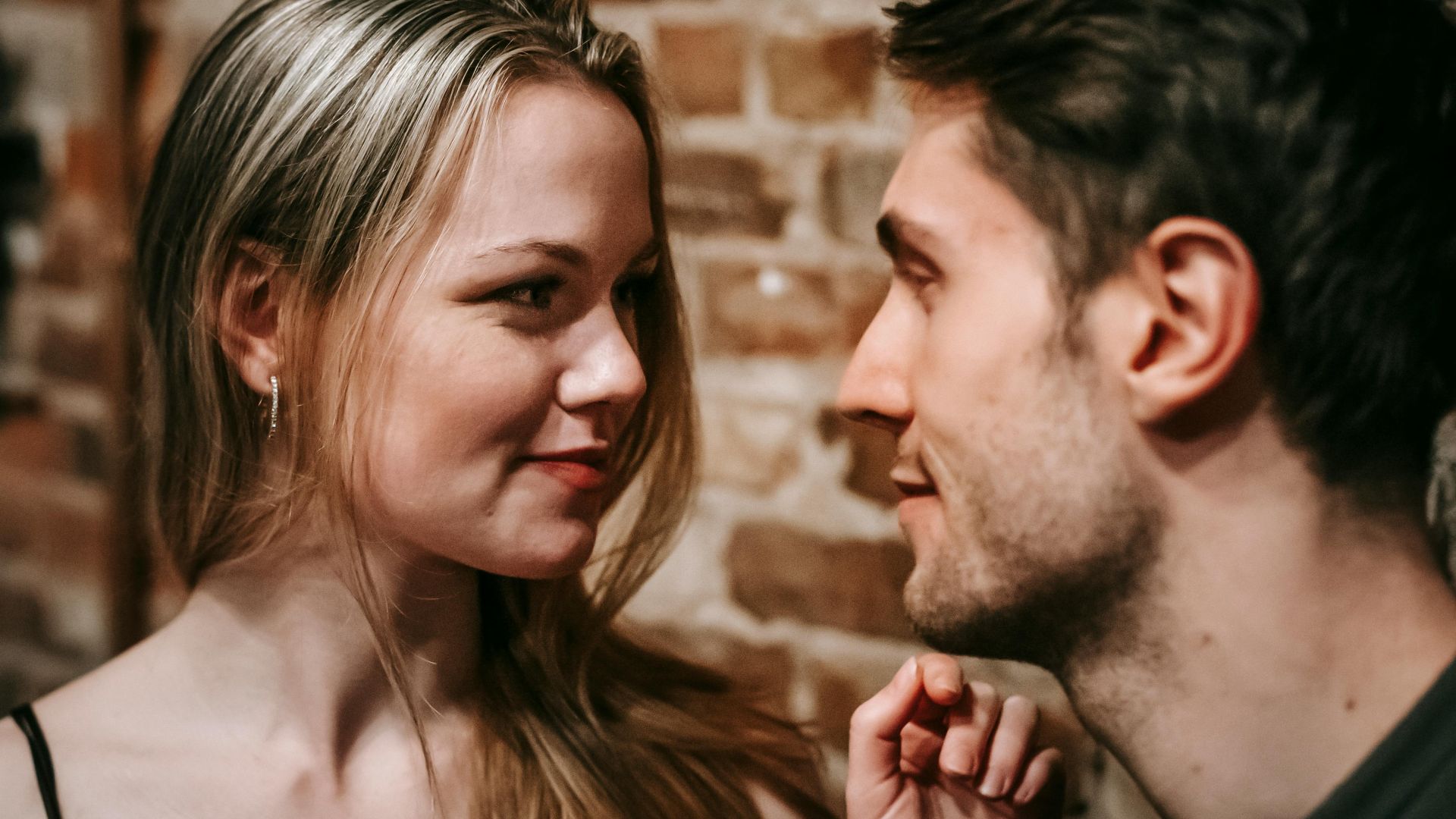 20 façons subtiles pour les femmes de flirter qui plaisent aux hommes