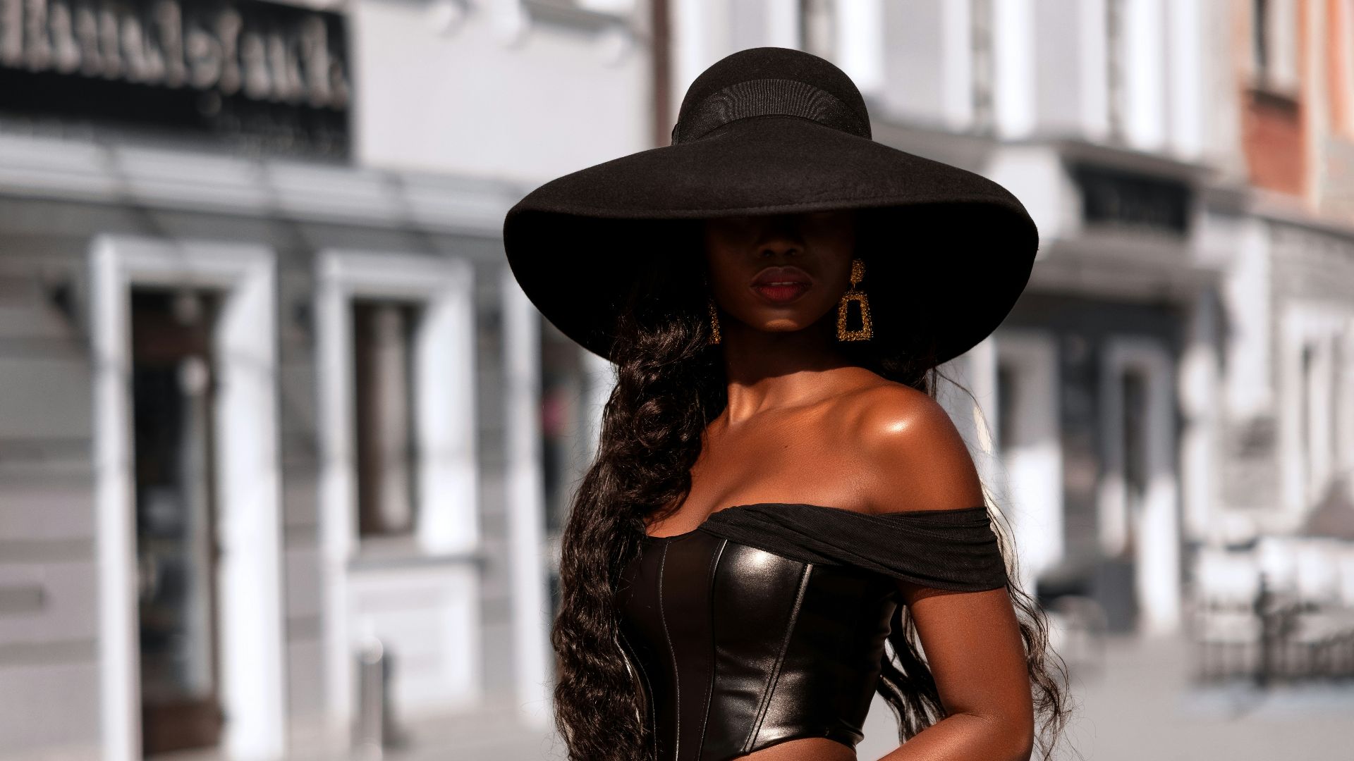 17. Le total look noir