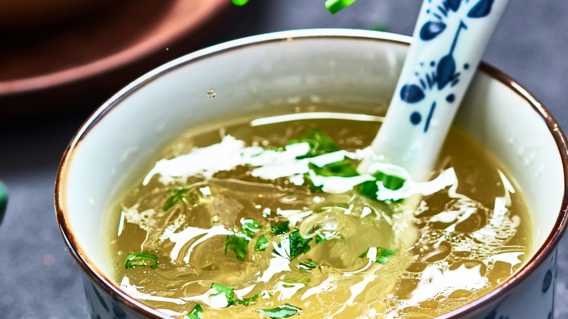 10. Servir directement de la casserole sans goûter