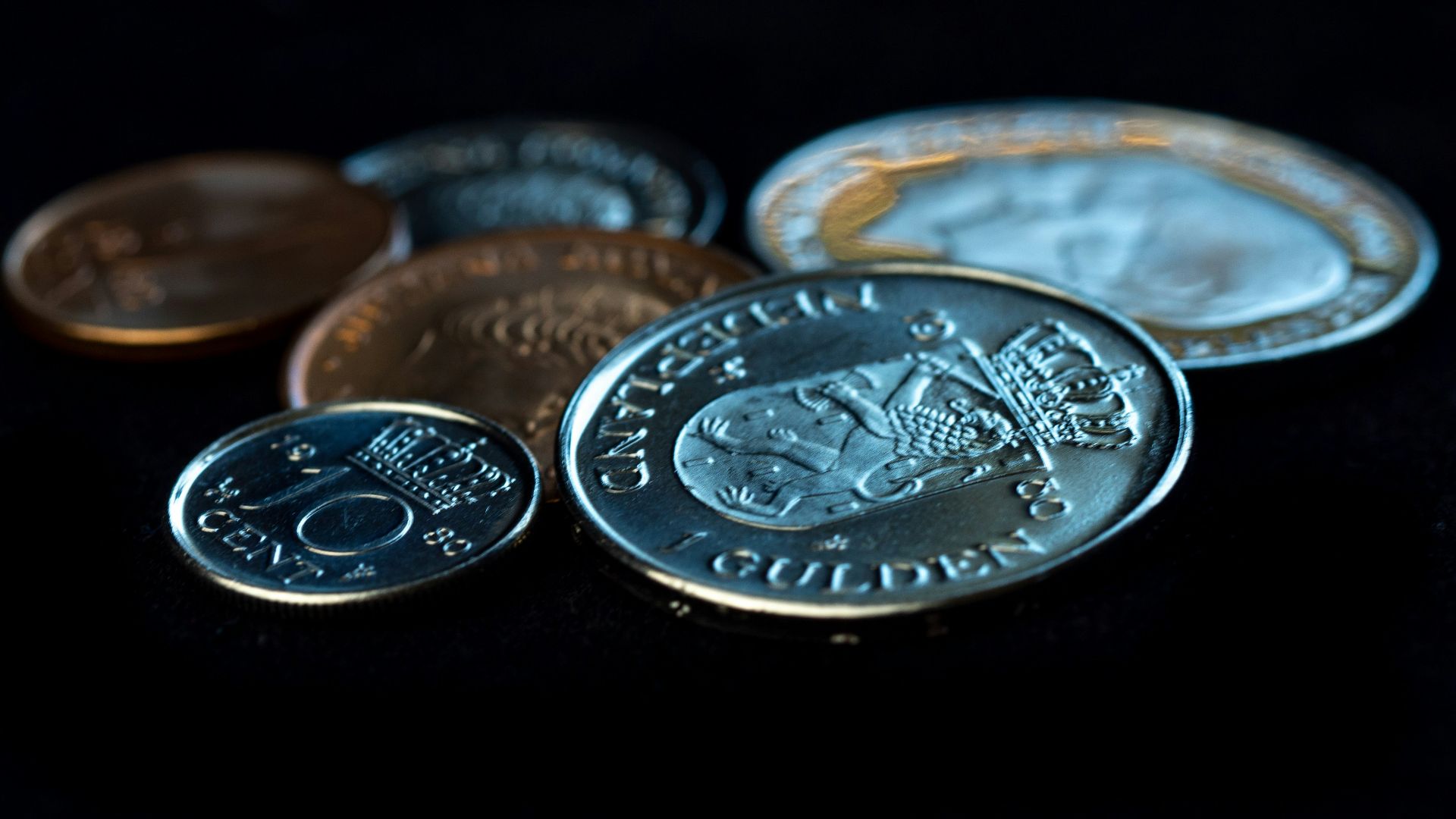 8. Pièces de monnaie, miettes et objets non identifiés