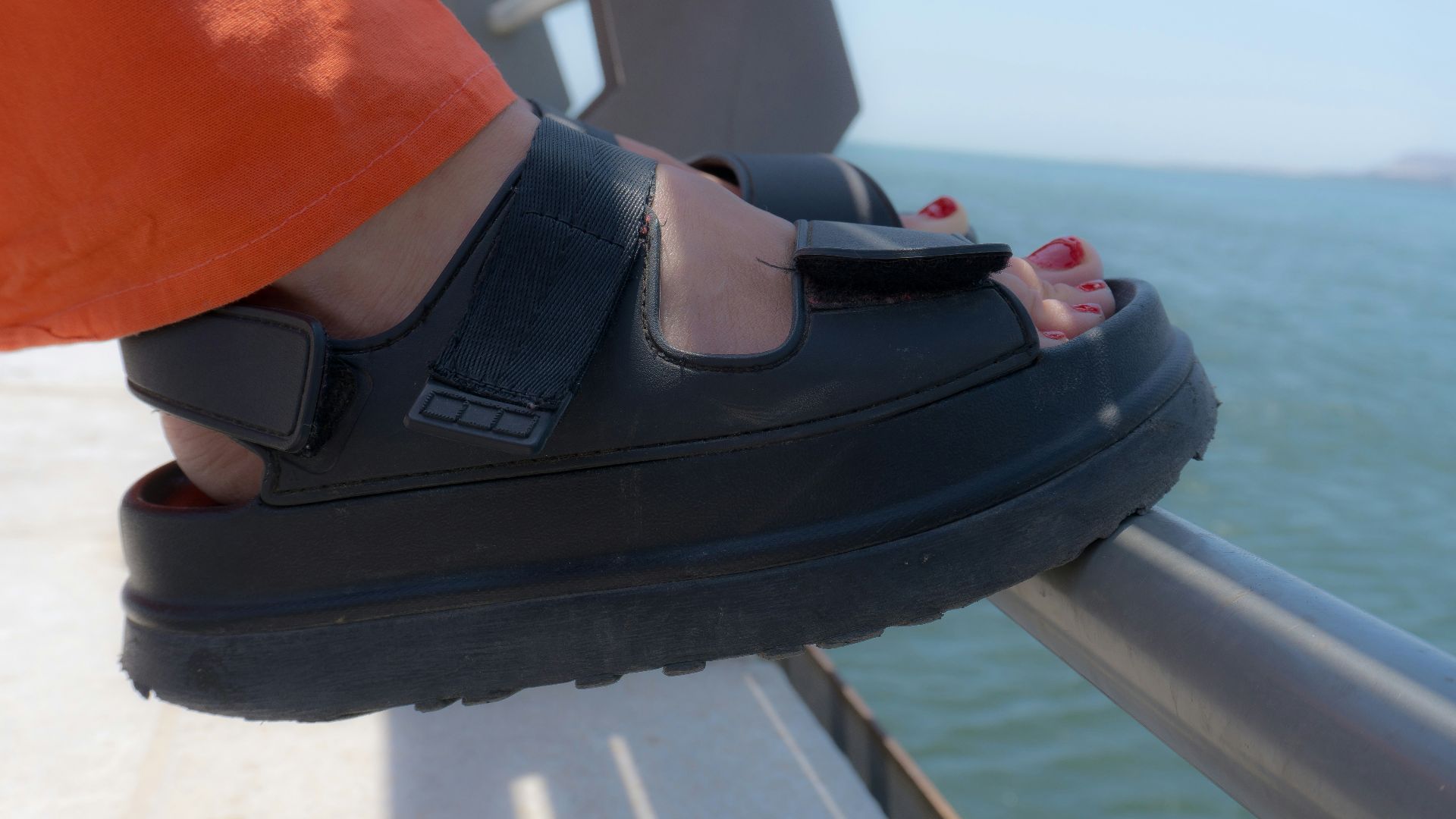 16. Sandales orthopédiques à semelles épaisses
