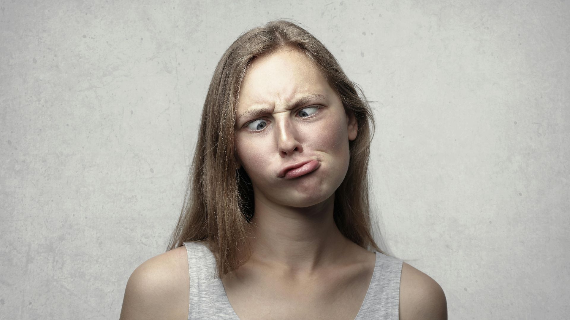 16. Faire des blagues au lieu d'être honnête