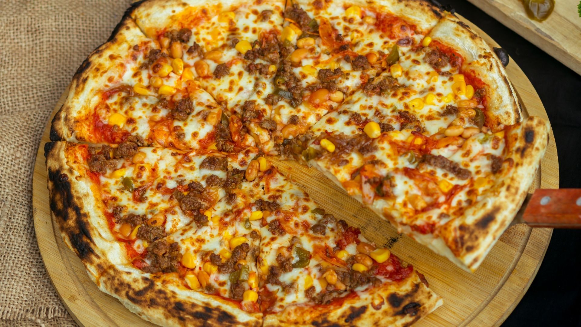 14. Pizza au cheeseburger