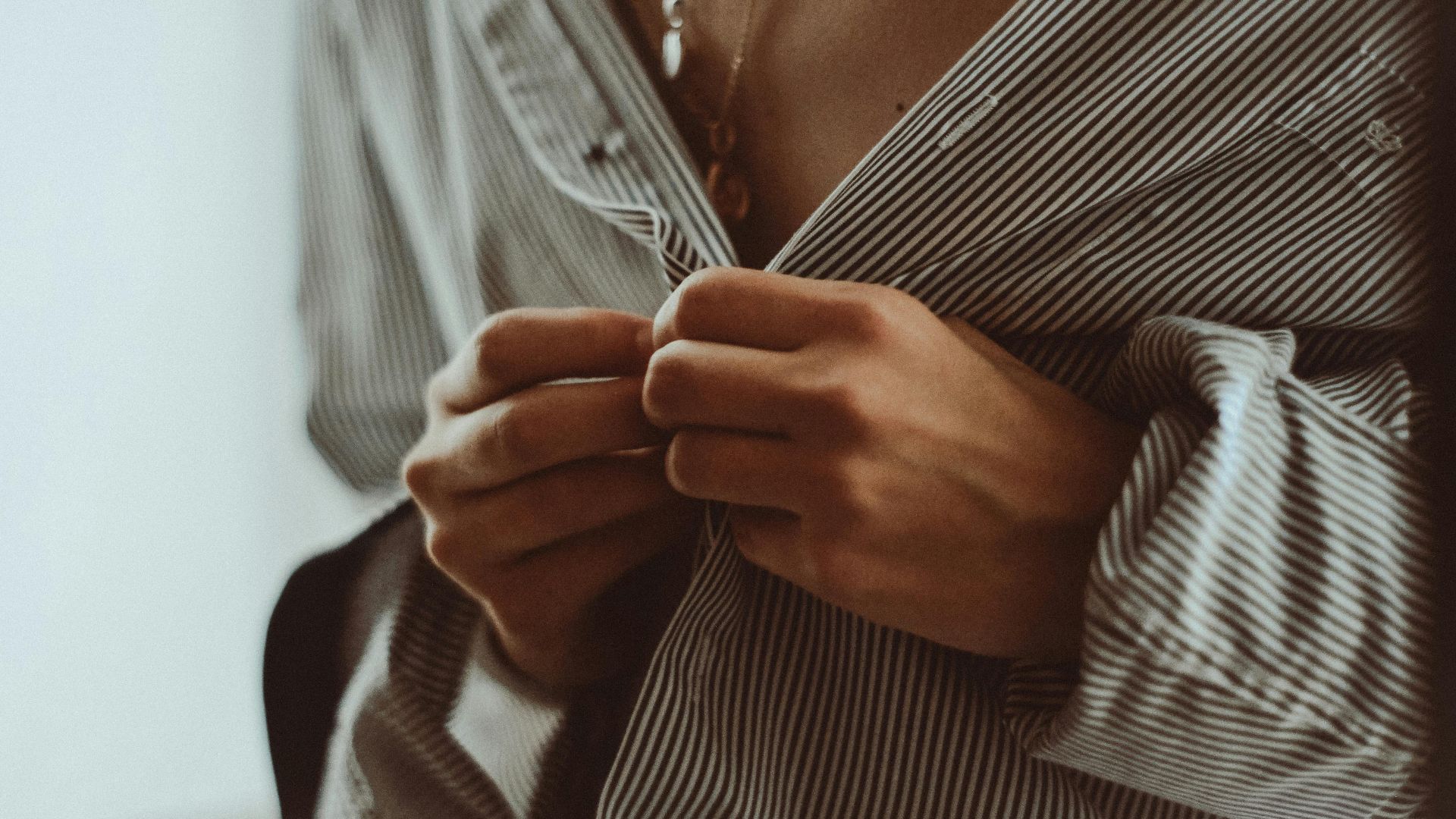 7. Une chemise boutonnée